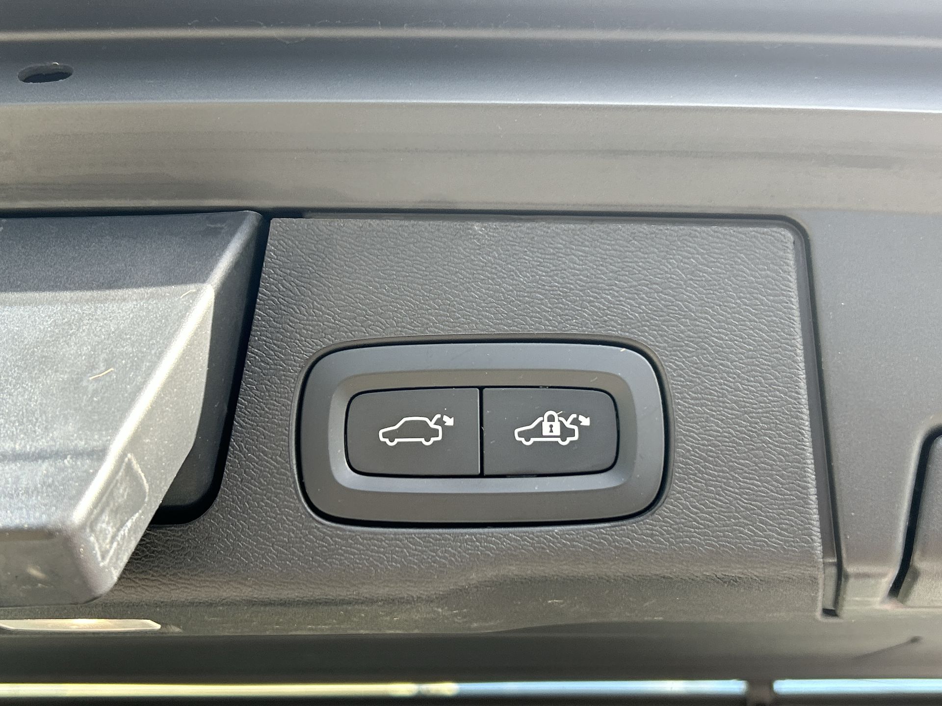 B4D DARK AWD GEARTRONIC