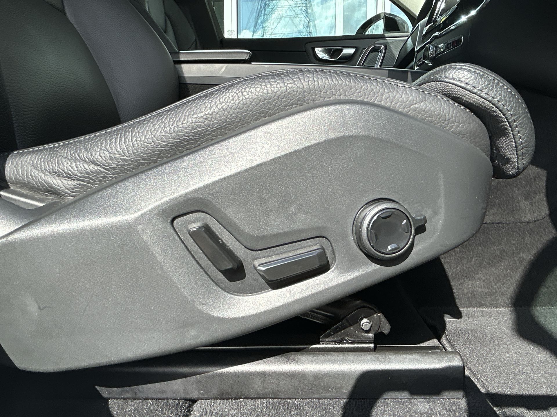 B4D DARK AWD GEARTRONIC