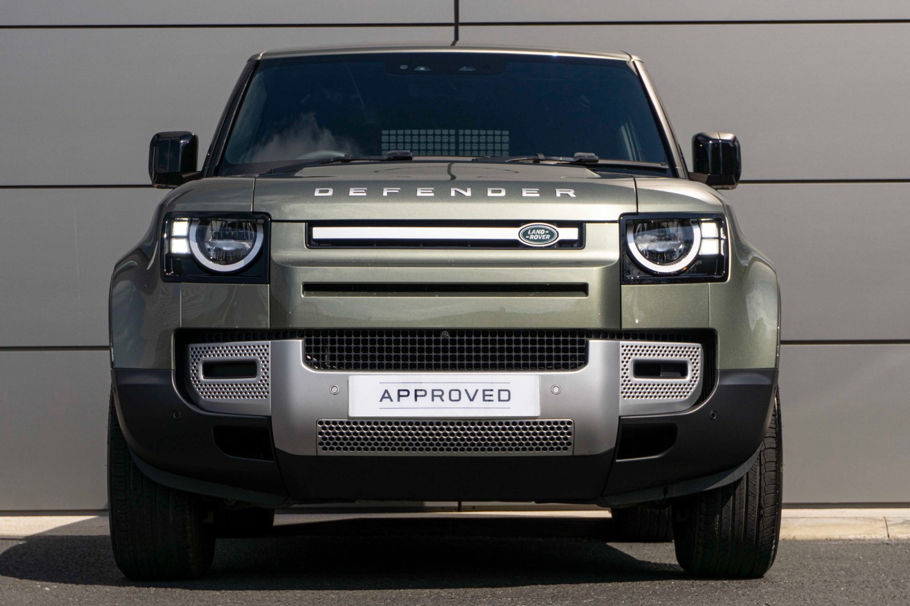 Land Rover Defender 7