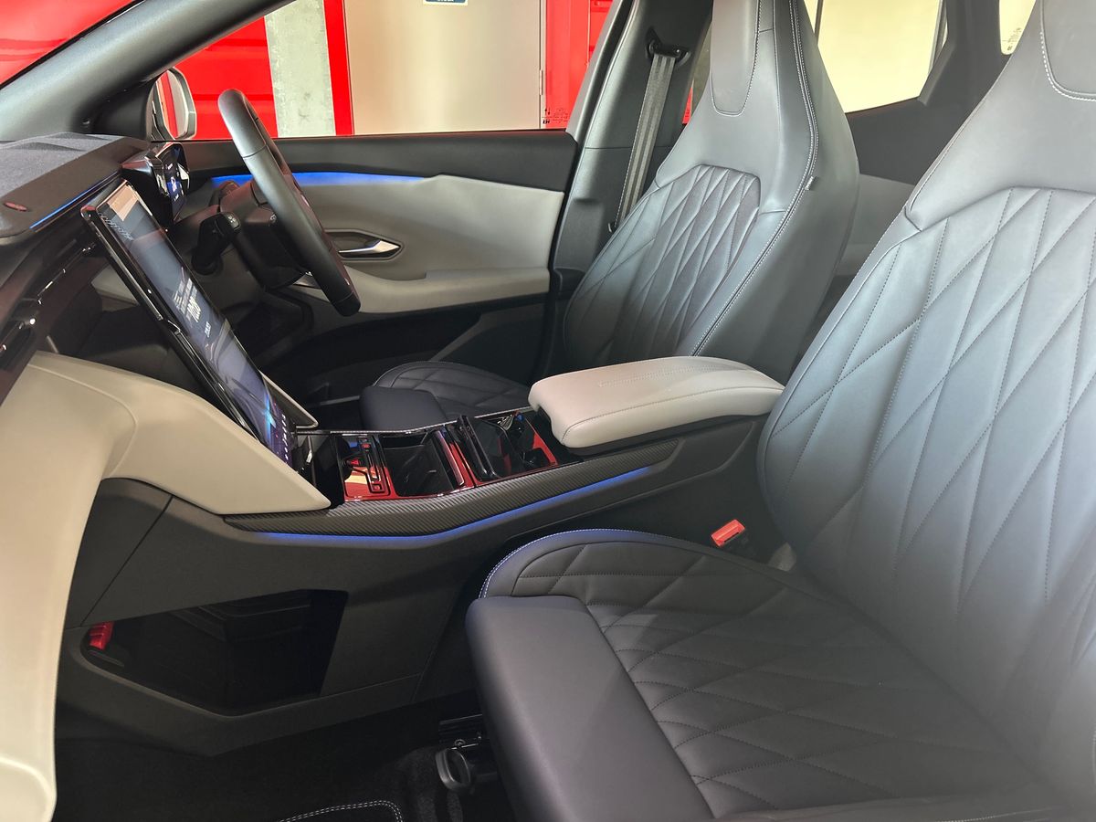 CAPRI PREMIUM 5 DOOR 77KWH EXTENDED RANGE RWD 1 SPEED AUTOMATIC