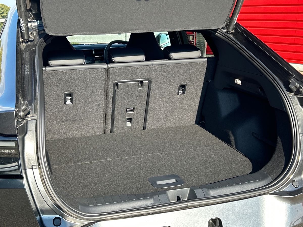 CAPRI PREMIUM 5 DOOR 77KWH EXTENDED RANGE RWD 1 SPEED AUTOMATIC