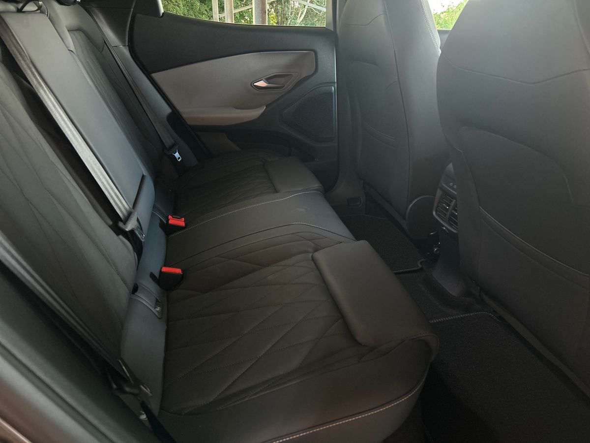 CAPRI PREMIUM 5 DOOR 77KWH EXTENDED RANGE RWD 1 SPEED AUTOMATIC