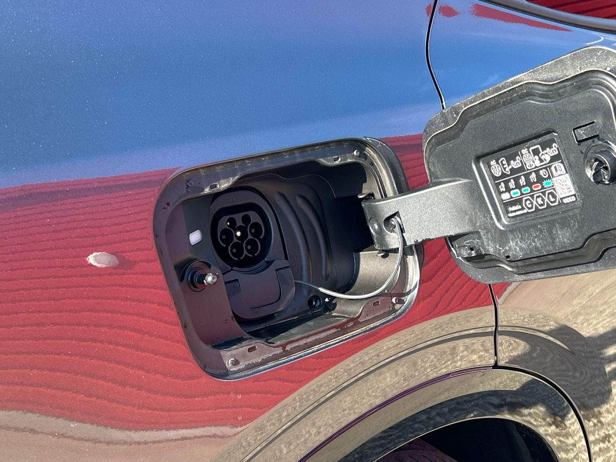 CAPRI PREMIUM 5 DOOR 77KWH EXTENDED RANGE RWD 1 SPEED AUTOMATIC