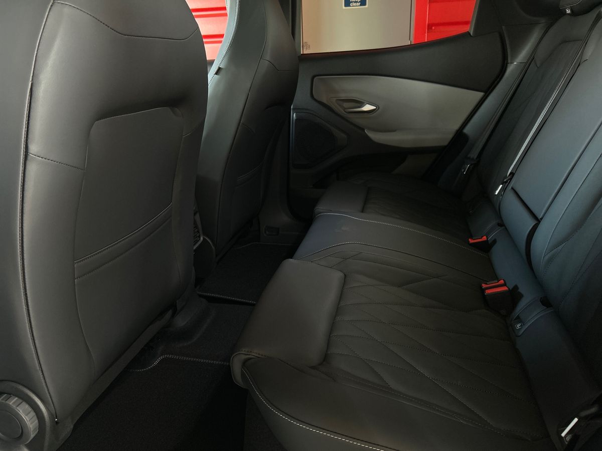 CAPRI PREMIUM 5 DOOR 77KWH EXTENDED RANGE RWD 1 SPEED AUTOMATIC