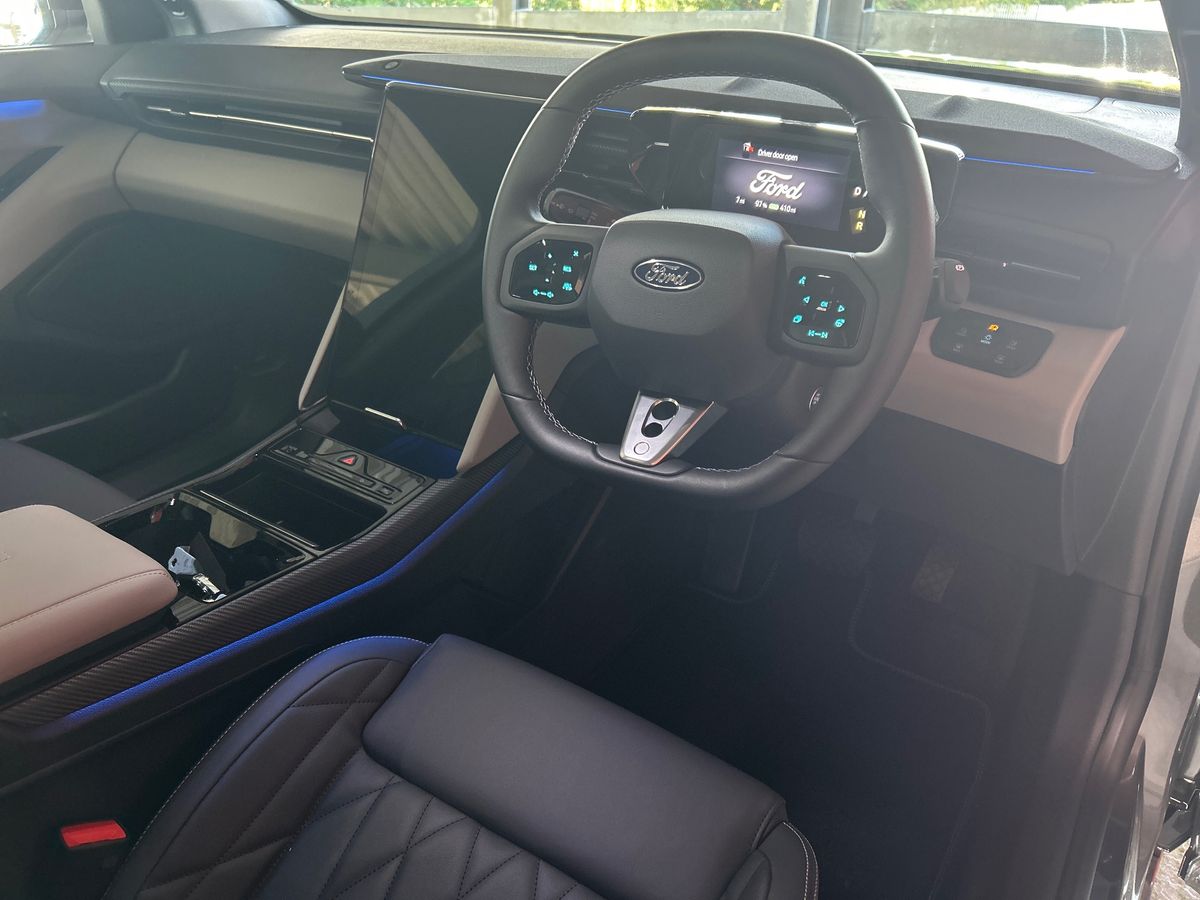 CAPRI PREMIUM 5 DOOR 77KWH EXTENDED RANGE RWD 1 SPEED AUTOMATIC