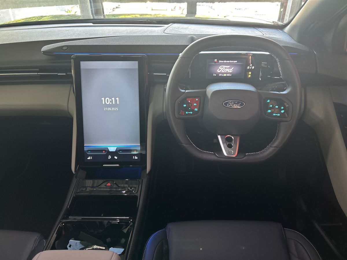 CAPRI PREMIUM 5 DOOR 77KWH EXTENDED RANGE RWD 1 SPEED AUTOMATIC