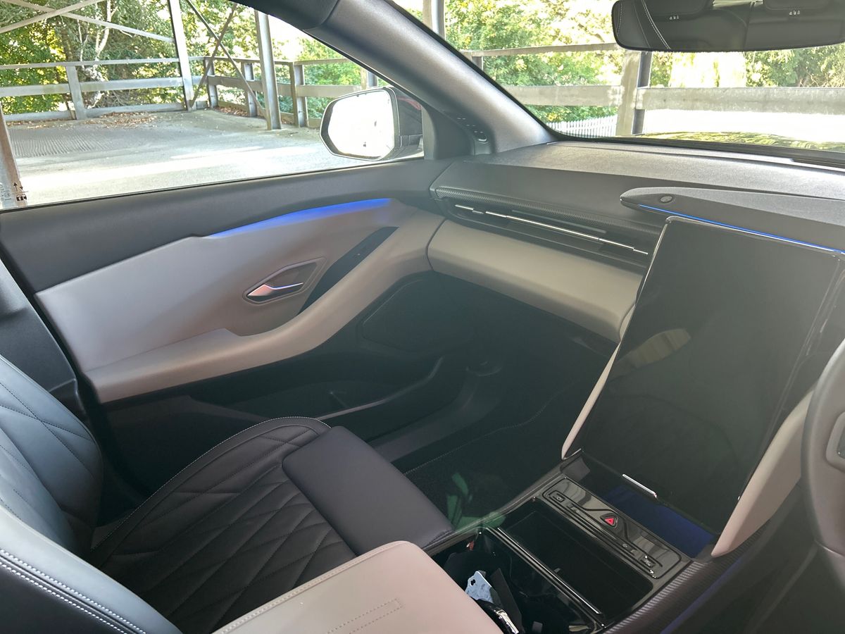 CAPRI PREMIUM 5 DOOR 77KWH EXTENDED RANGE RWD 1 SPEED AUTOMATIC