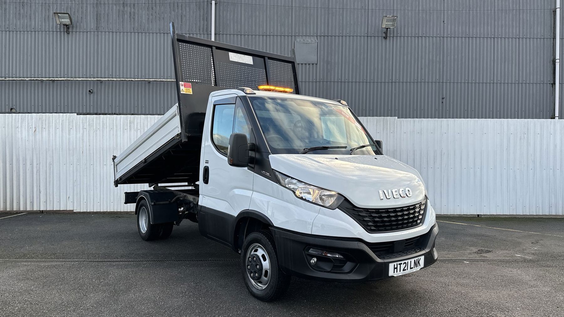 Unknown Manufacturer Daily Chassis Cab 1