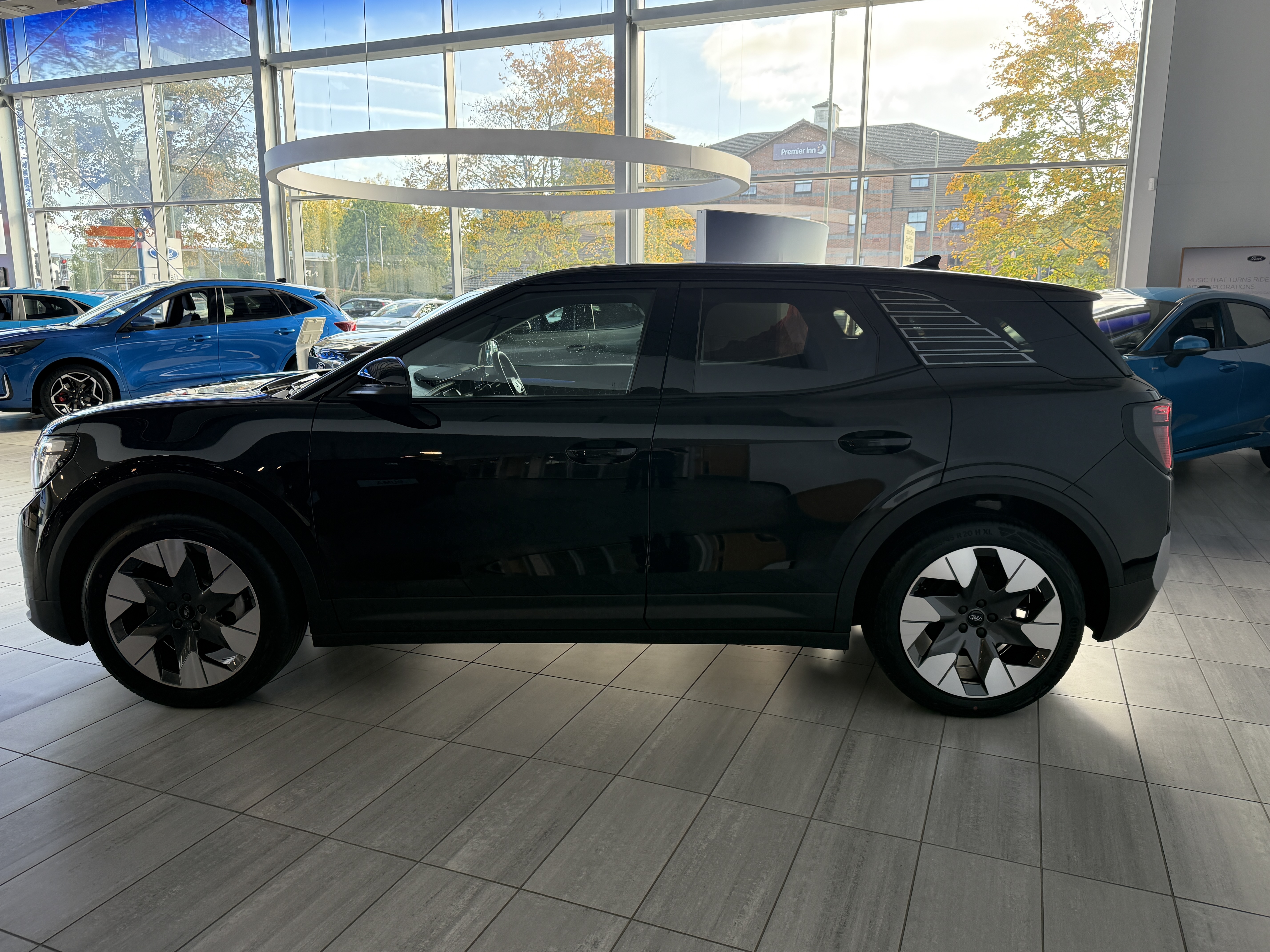 EXPLORER EV PREMIUM 5 DOOR 77KWH EXTENDED RANGE RWD 1 SPEED AUTOMATIC