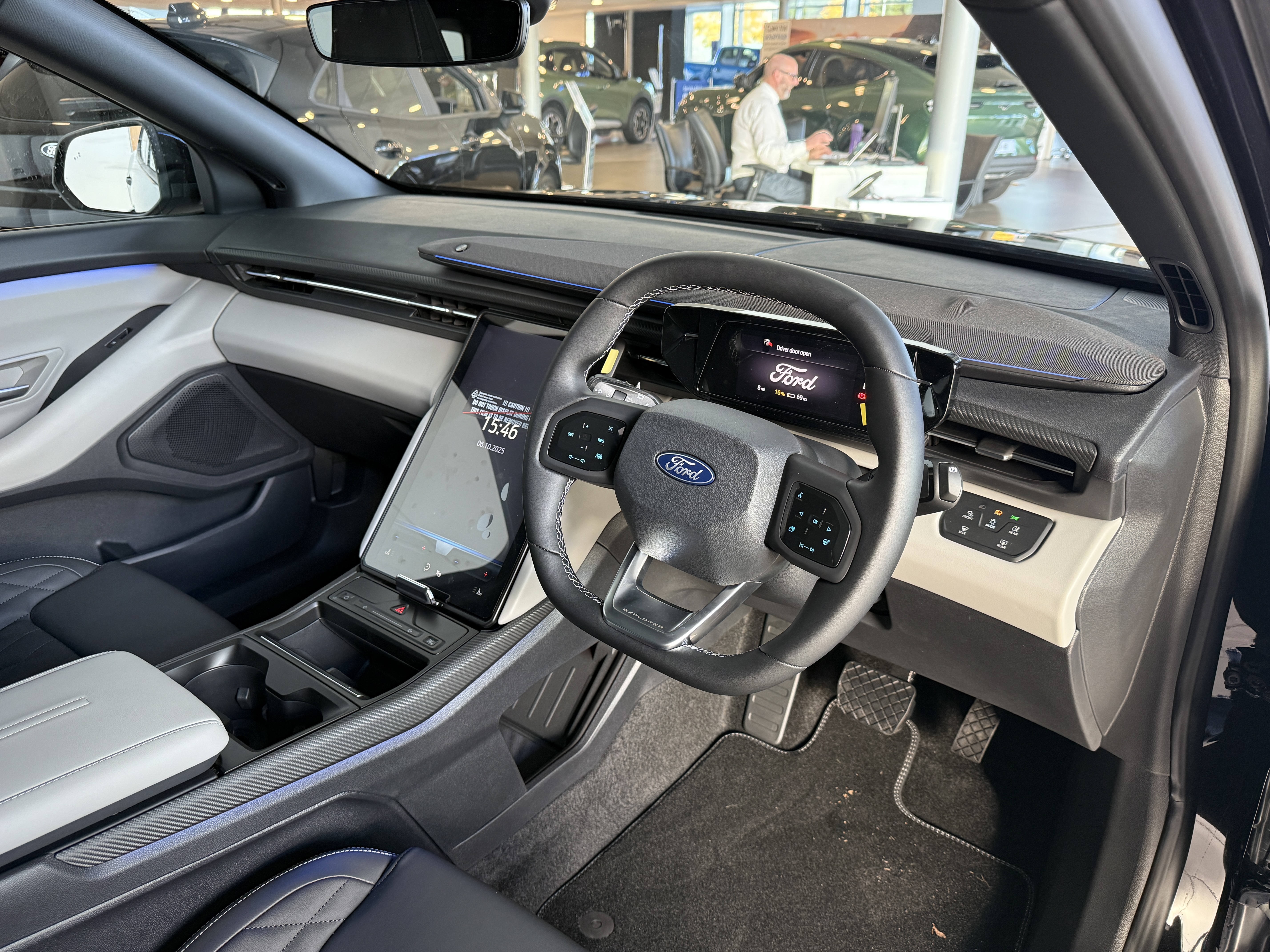 EXPLORER EV PREMIUM 5 DOOR 77KWH EXTENDED RANGE RWD 1 SPEED AUTOMATIC