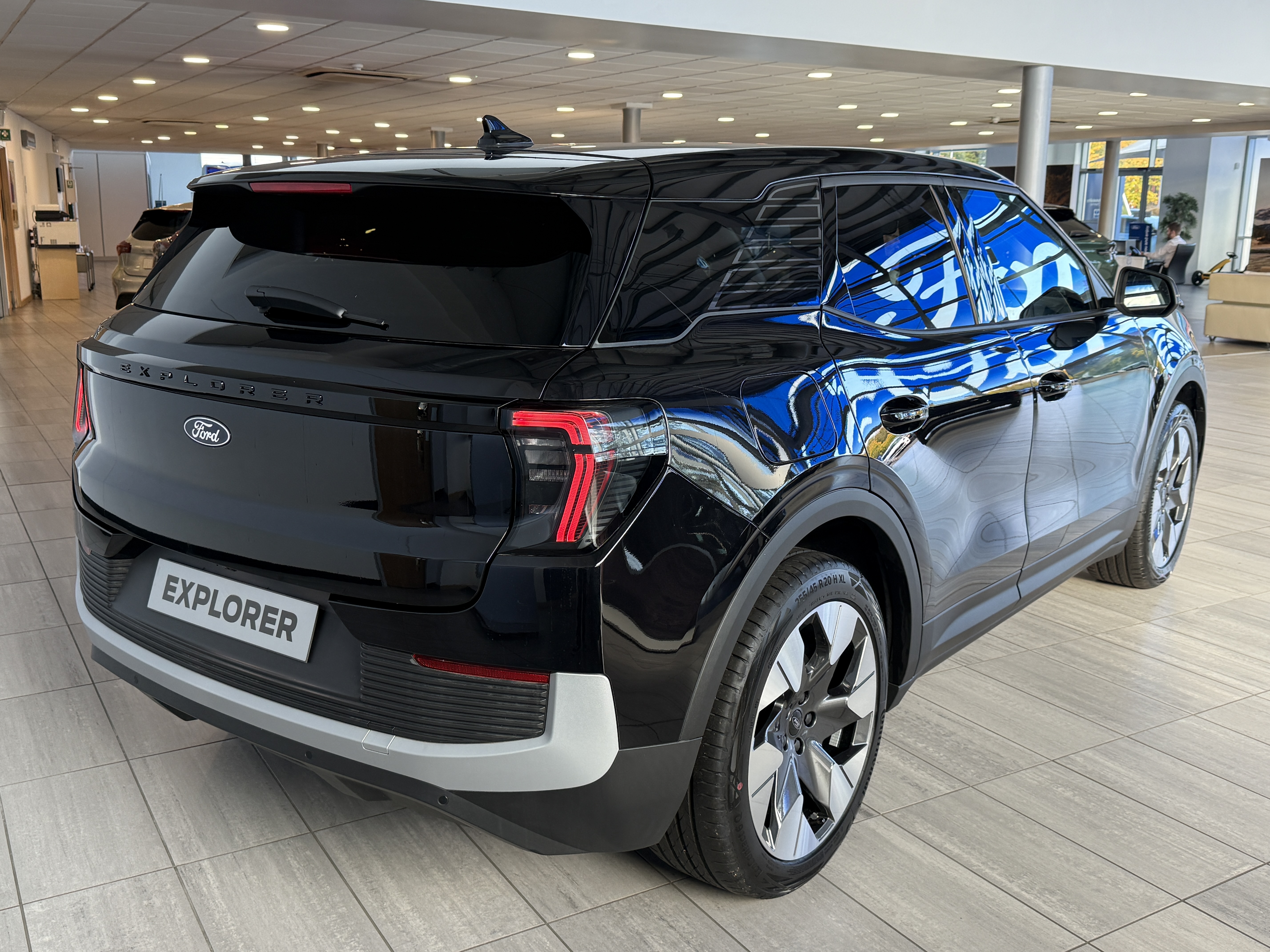 EXPLORER EV PREMIUM 5 DOOR 77KWH EXTENDED RANGE RWD 1 SPEED AUTOMATIC