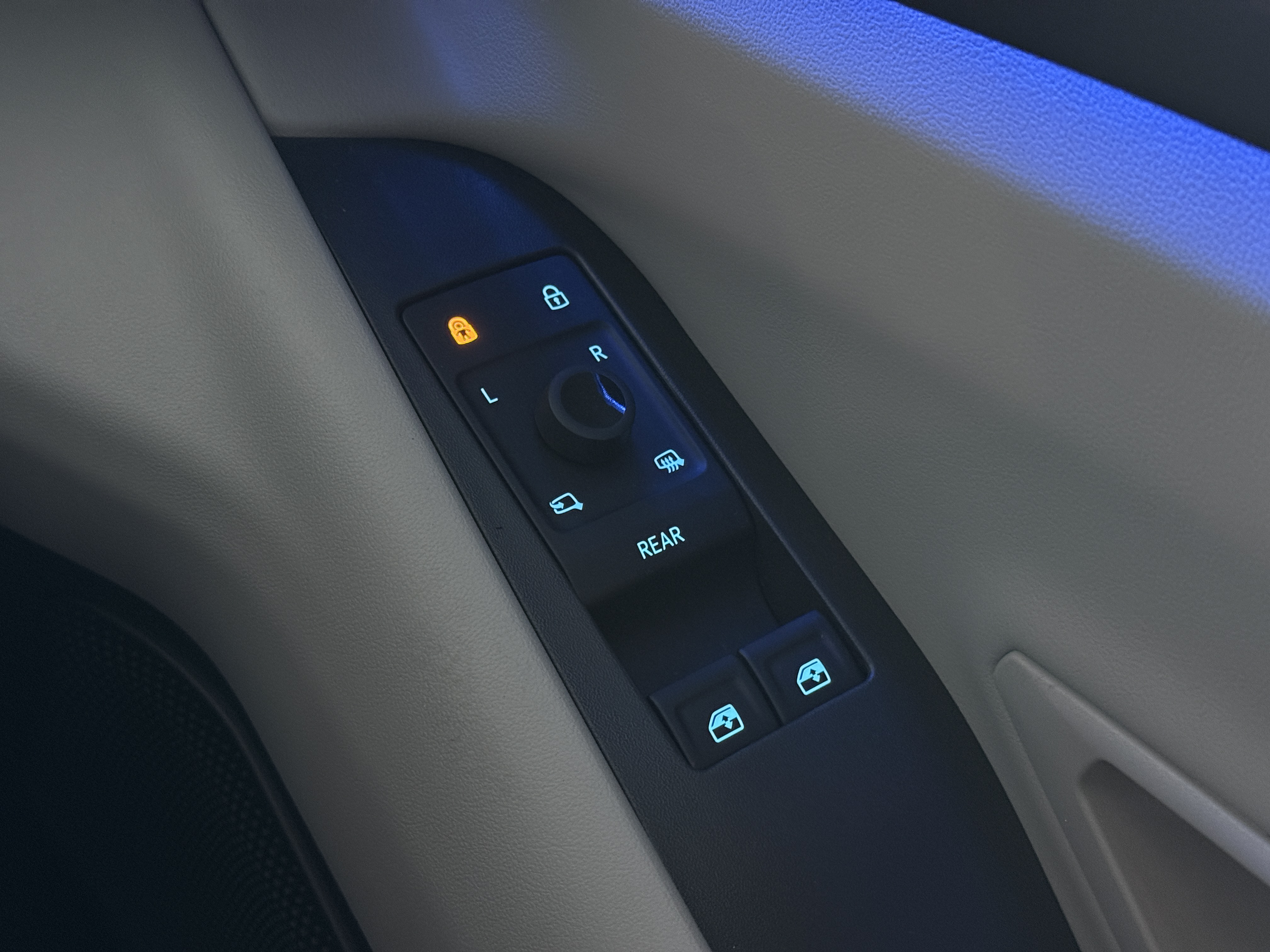 EXPLORER EV PREMIUM 5 DOOR 77KWH EXTENDED RANGE RWD 1 SPEED AUTOMATIC