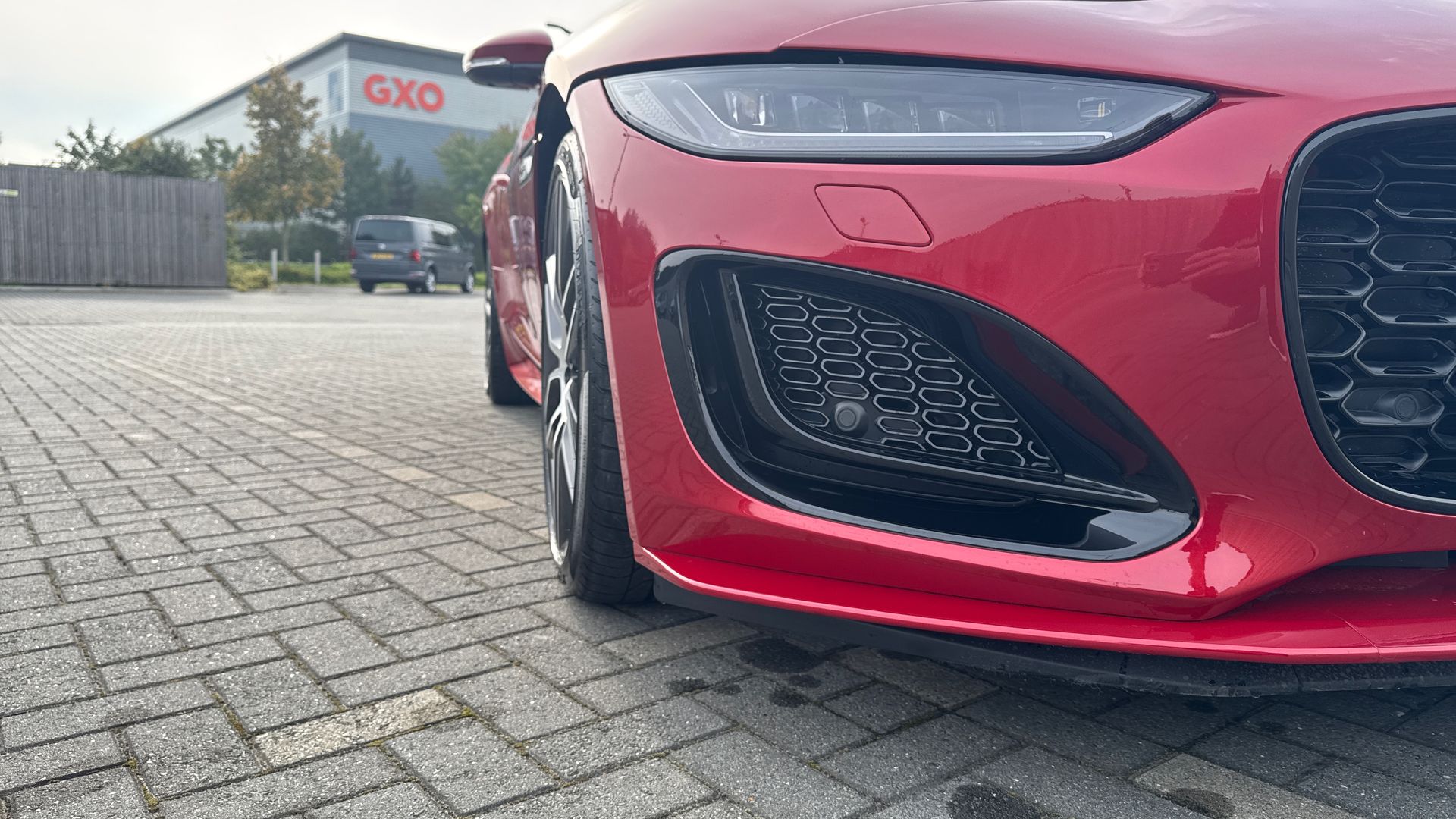 P450 SUPERCHARGED V8 AWD