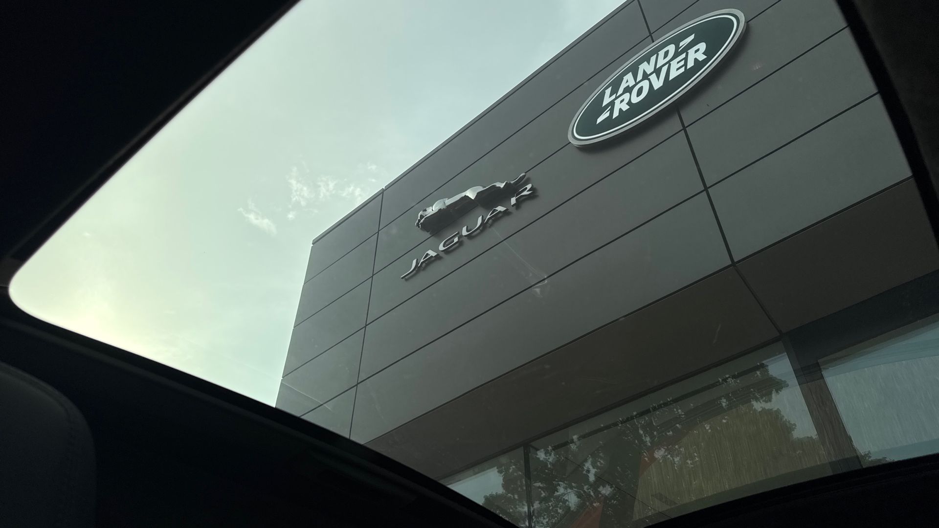 P450 SUPERCHARGED V8 AWD