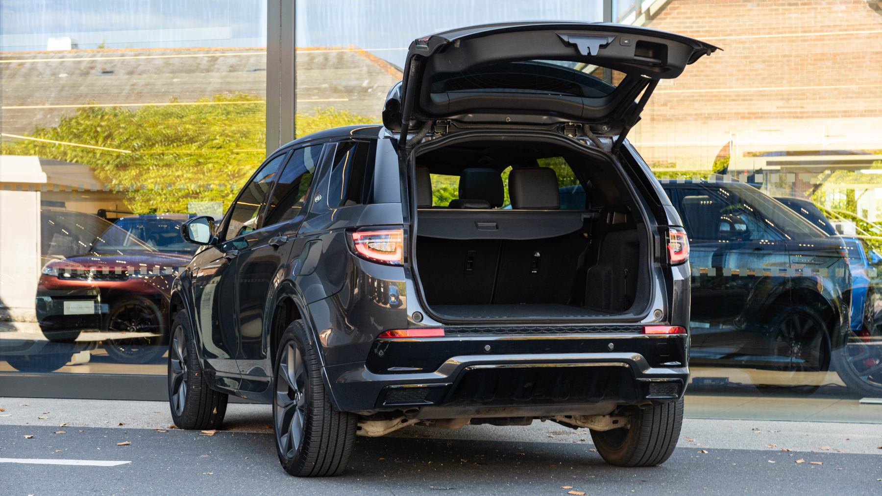 Land Rover DISCOVERY SPORT, SUV, Carpathian Grey.