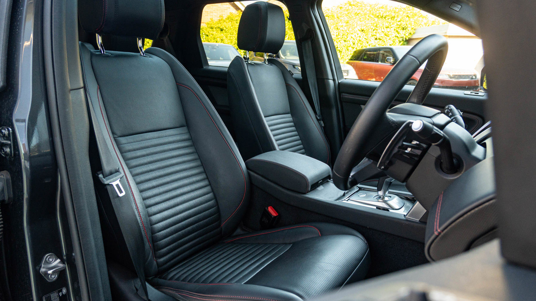 Land Rover DISCOVERY SPORT, SUV, Carpathian Grey.