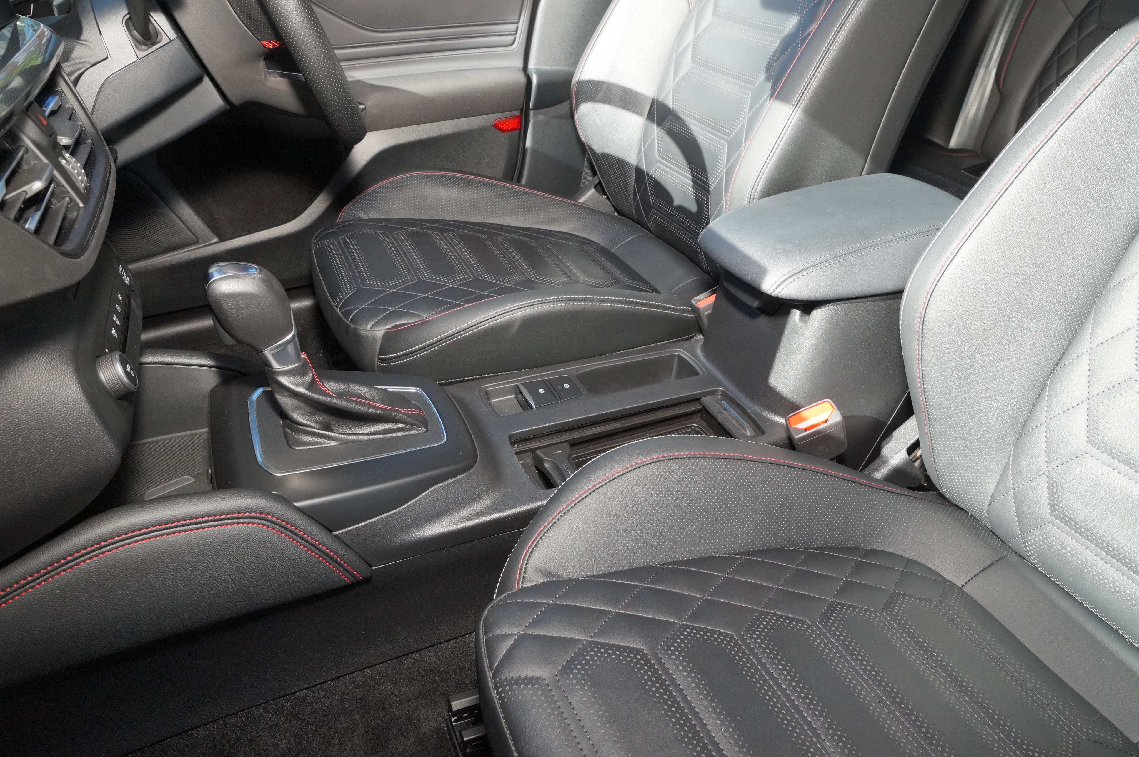 ECOBOOST HYBRID MHEV 155
