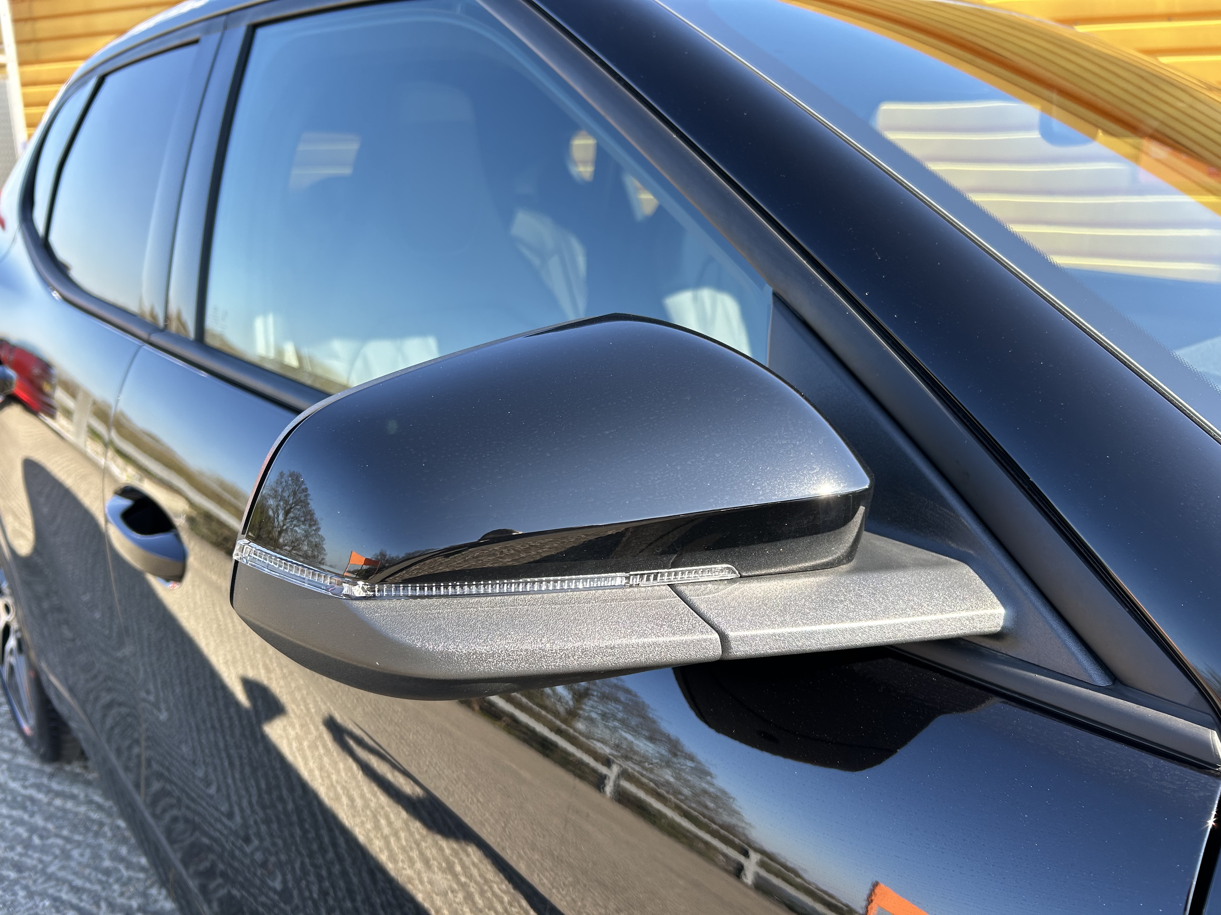 CAPRI PREMIUM 5 DOOR 77KWH EXTENDED RANGE RWD 1 SPEED AUTOMATIC