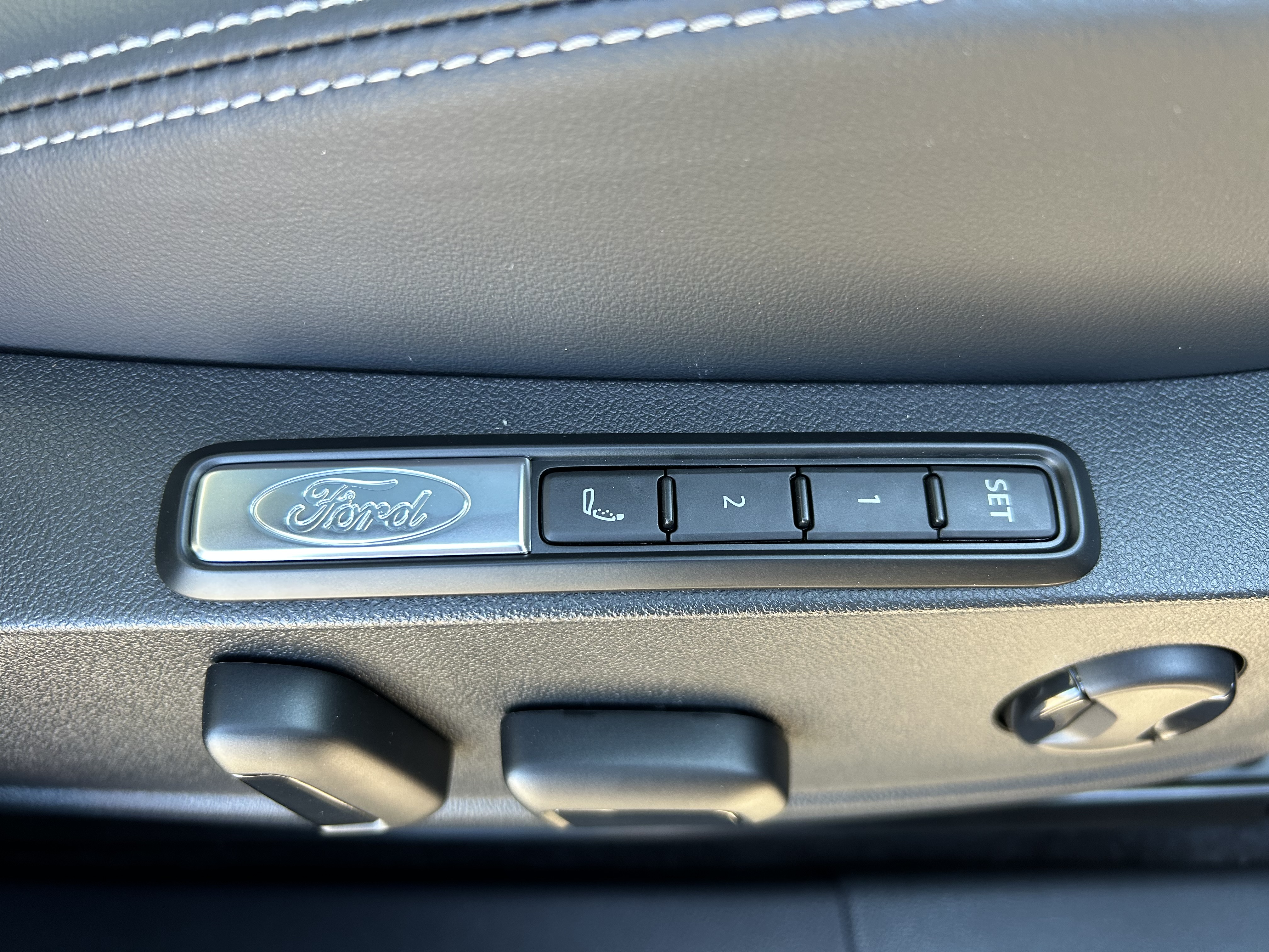 CAPRI PREMIUM 5 DOOR 77KWH EXTENDED RANGE RWD 1 SPEED AUTOMATIC