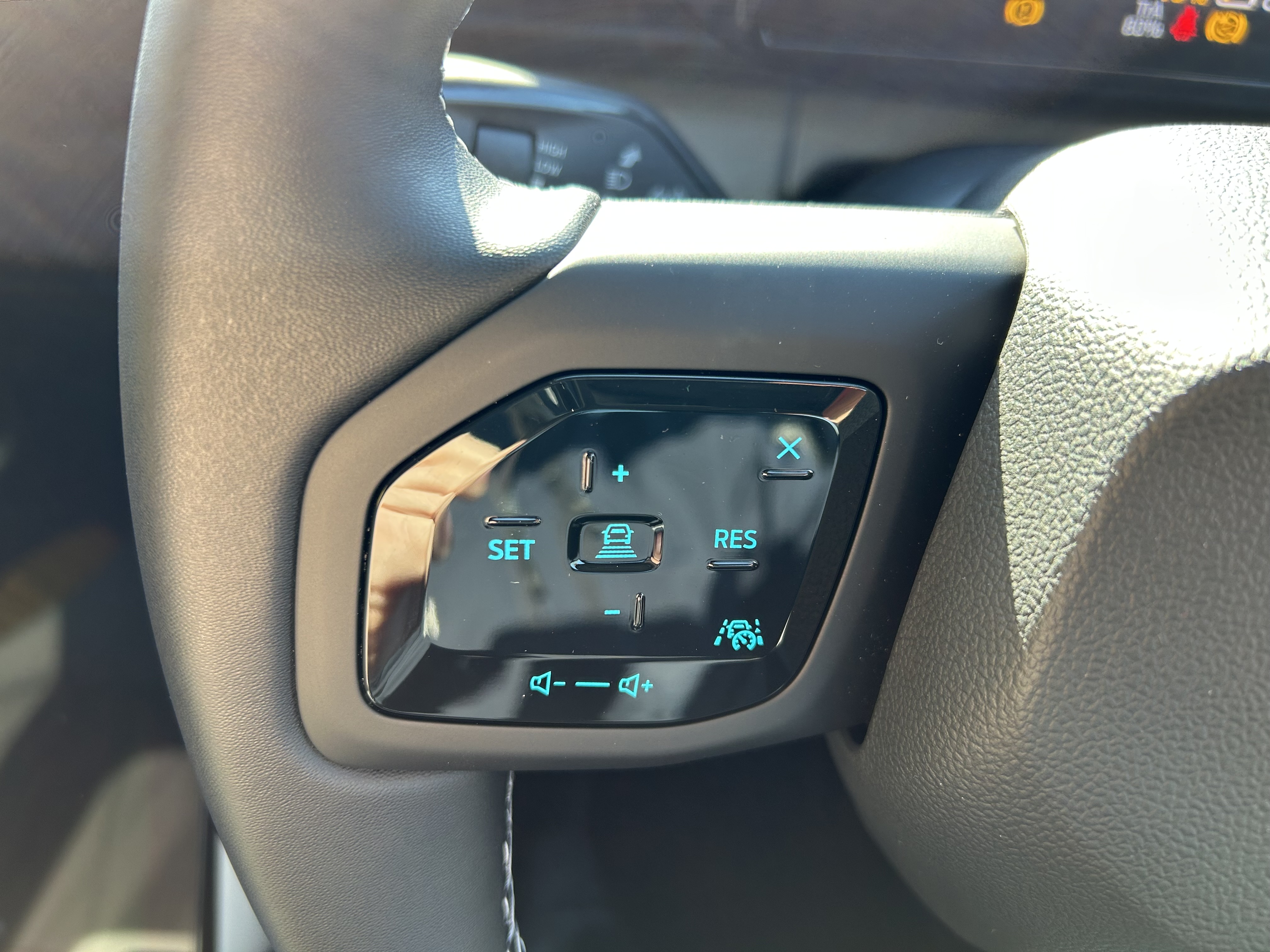 CAPRI PREMIUM 5 DOOR 77KWH EXTENDED RANGE RWD 1 SPEED AUTOMATIC