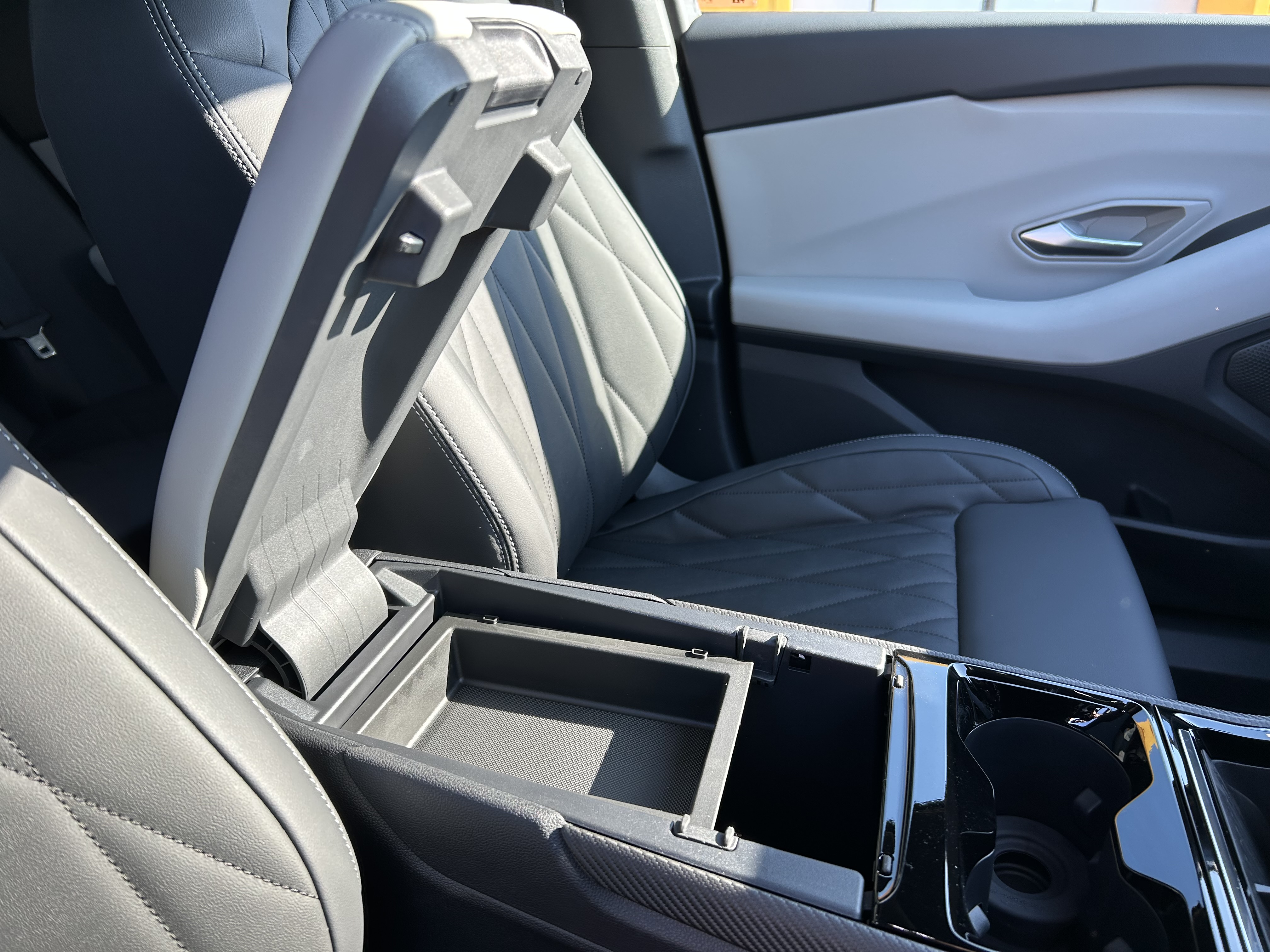 CAPRI PREMIUM 5 DOOR 77KWH EXTENDED RANGE RWD 1 SPEED AUTOMATIC