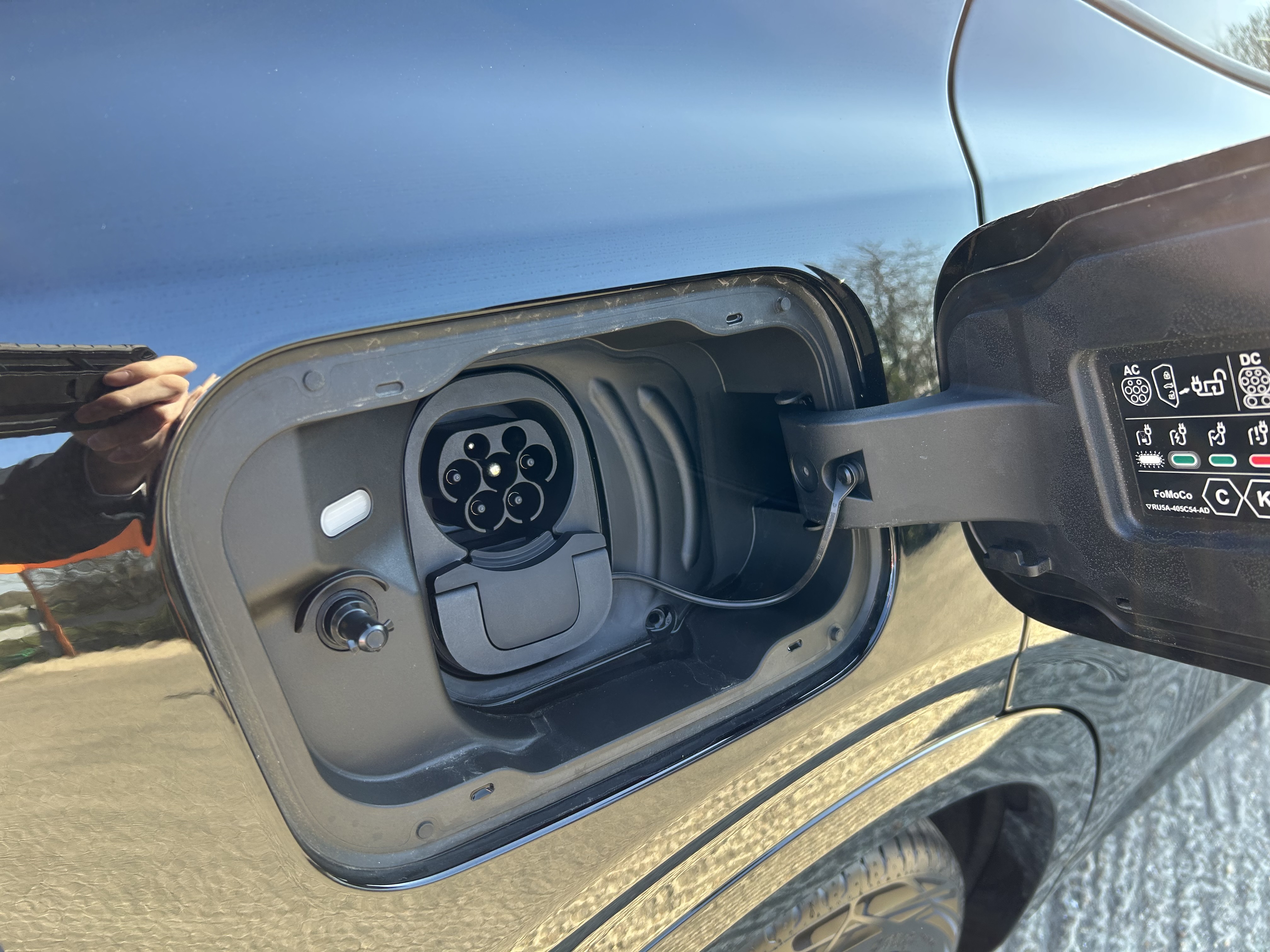 CAPRI PREMIUM 5 DOOR 77KWH EXTENDED RANGE RWD 1 SPEED AUTOMATIC