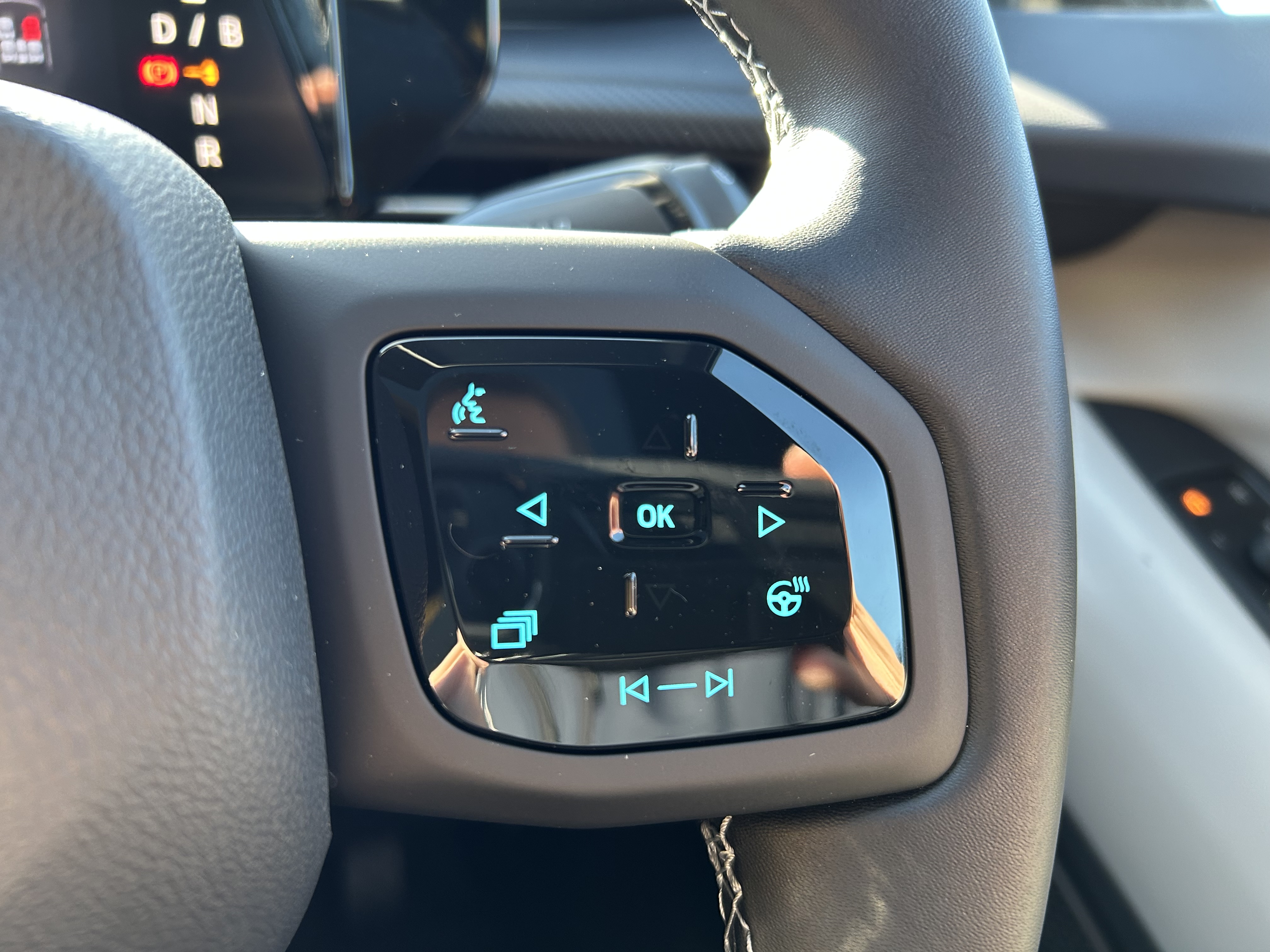 CAPRI PREMIUM 5 DOOR 77KWH EXTENDED RANGE RWD 1 SPEED AUTOMATIC