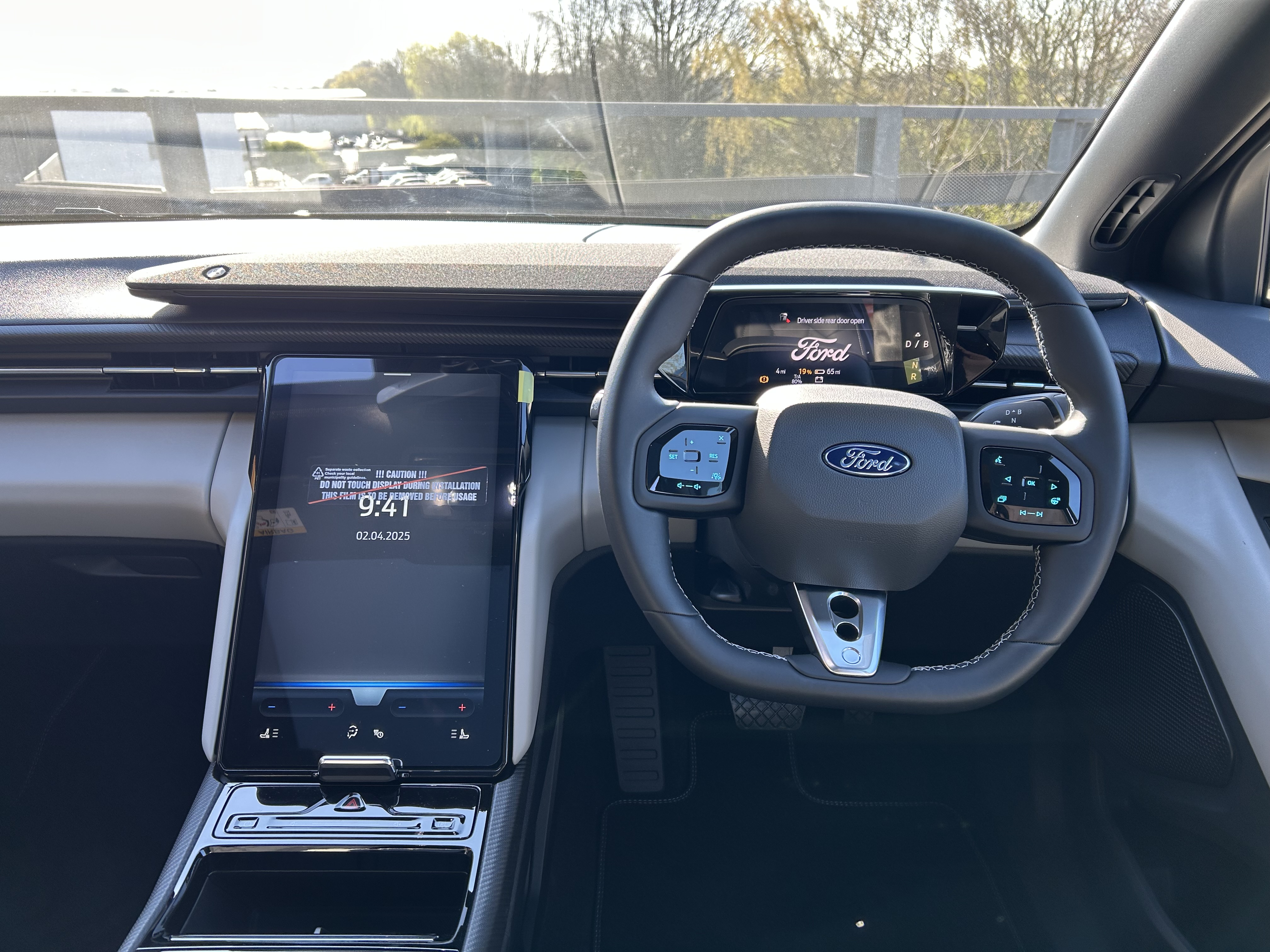 CAPRI PREMIUM 5 DOOR 77KWH EXTENDED RANGE RWD 1 SPEED AUTOMATIC