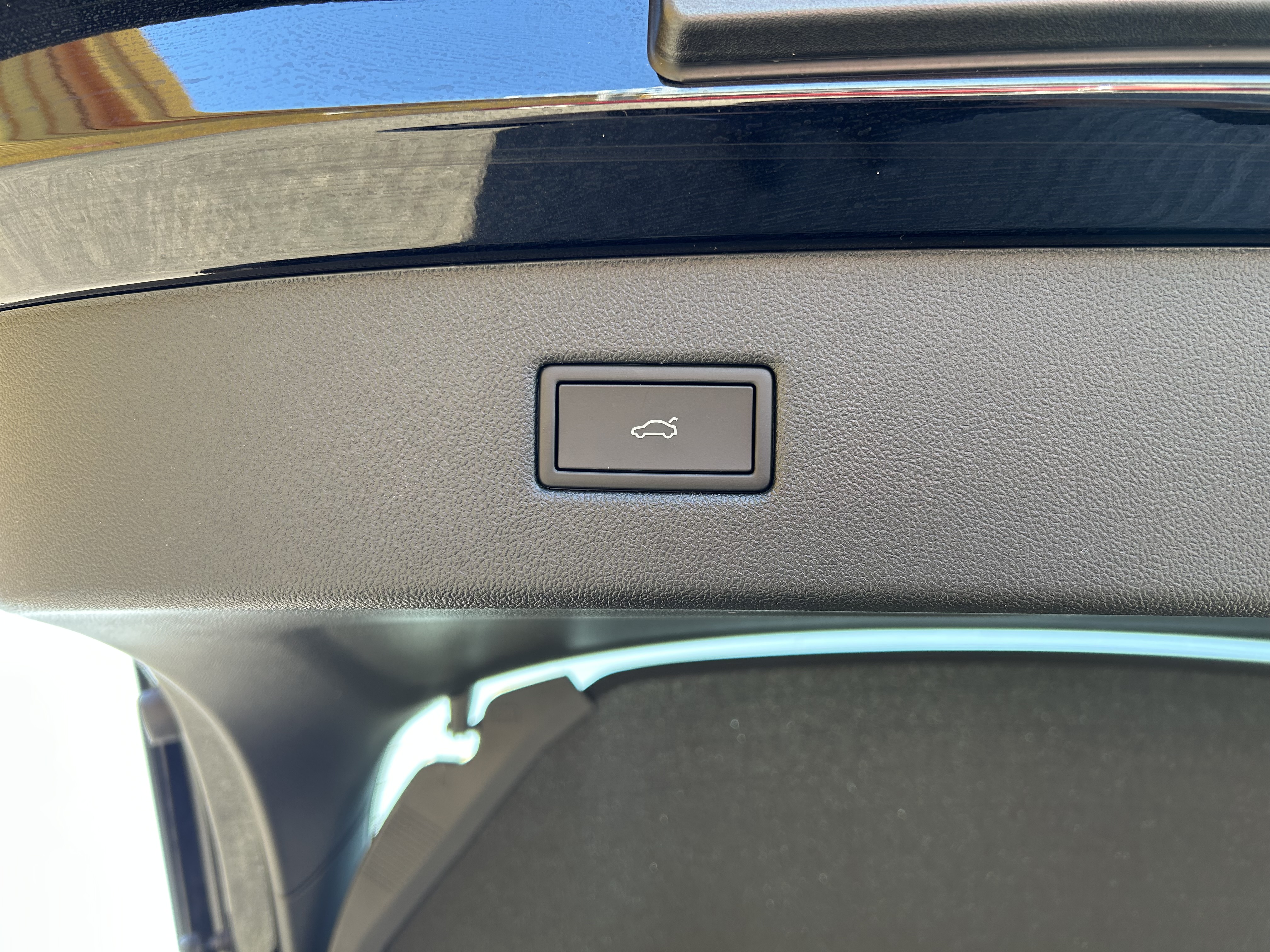 CAPRI PREMIUM 5 DOOR 77KWH EXTENDED RANGE RWD 1 SPEED AUTOMATIC