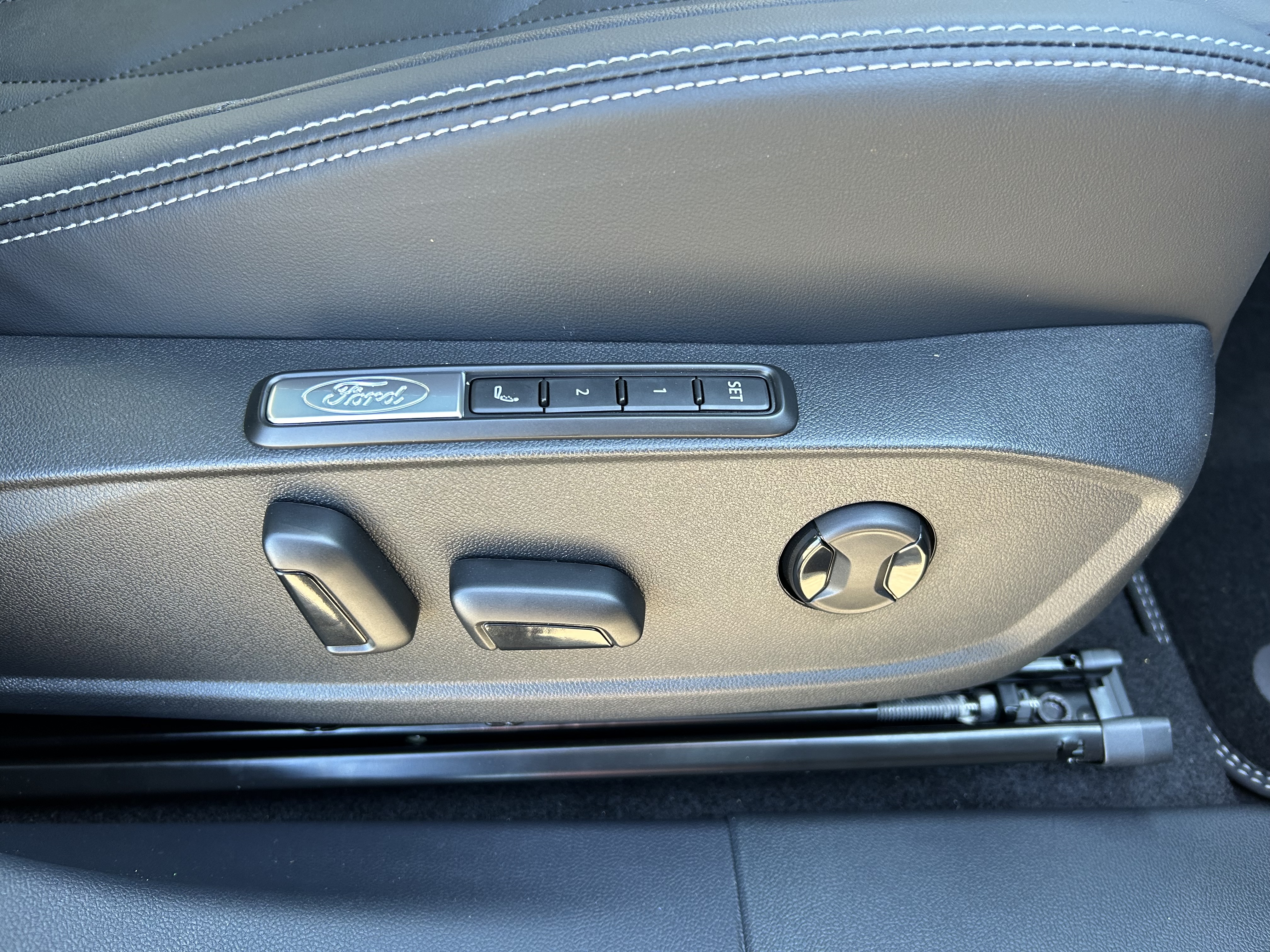 CAPRI PREMIUM 5 DOOR 77KWH EXTENDED RANGE RWD 1 SPEED AUTOMATIC