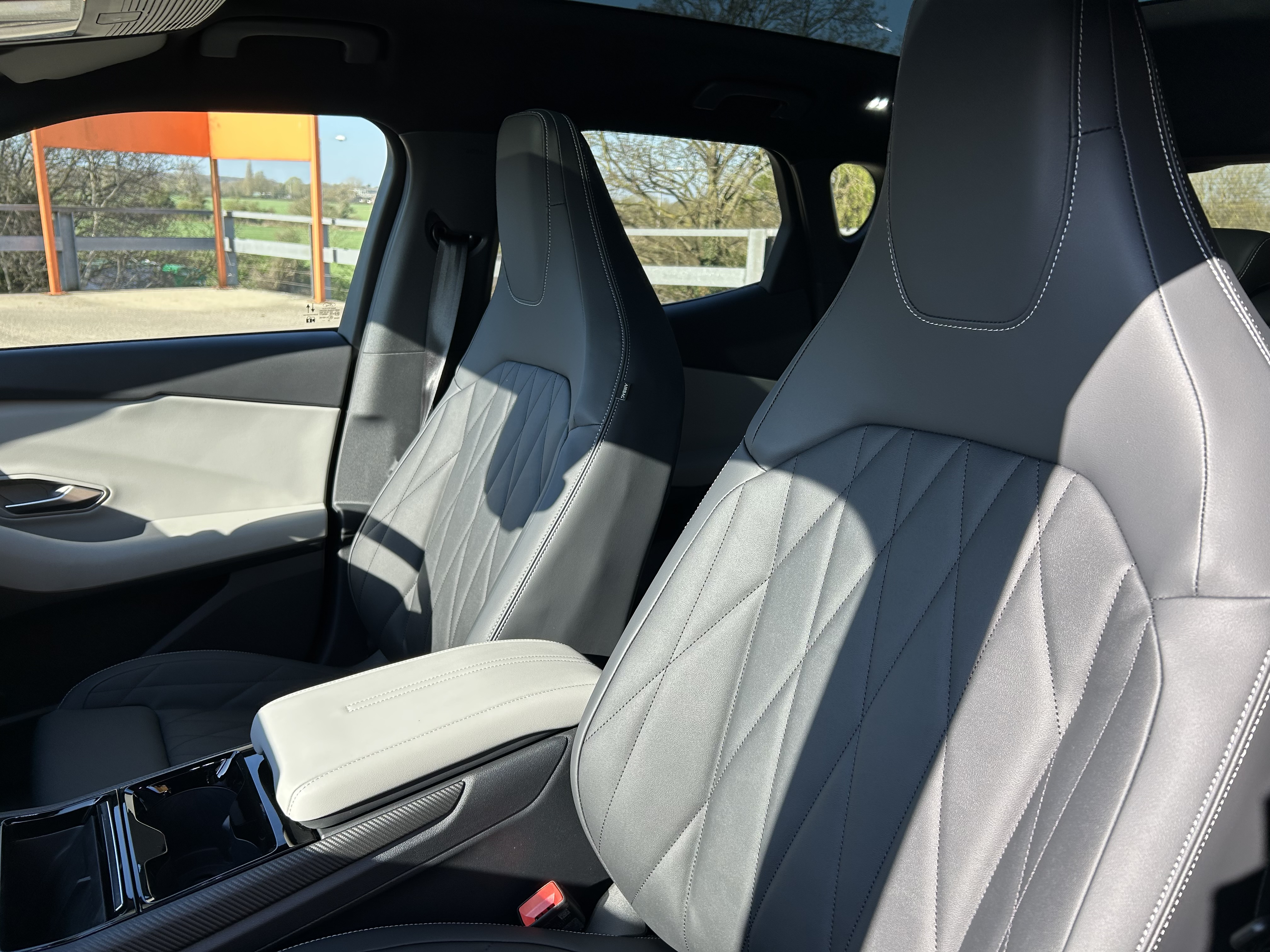 CAPRI PREMIUM 5 DOOR 77KWH EXTENDED RANGE RWD 1 SPEED AUTOMATIC