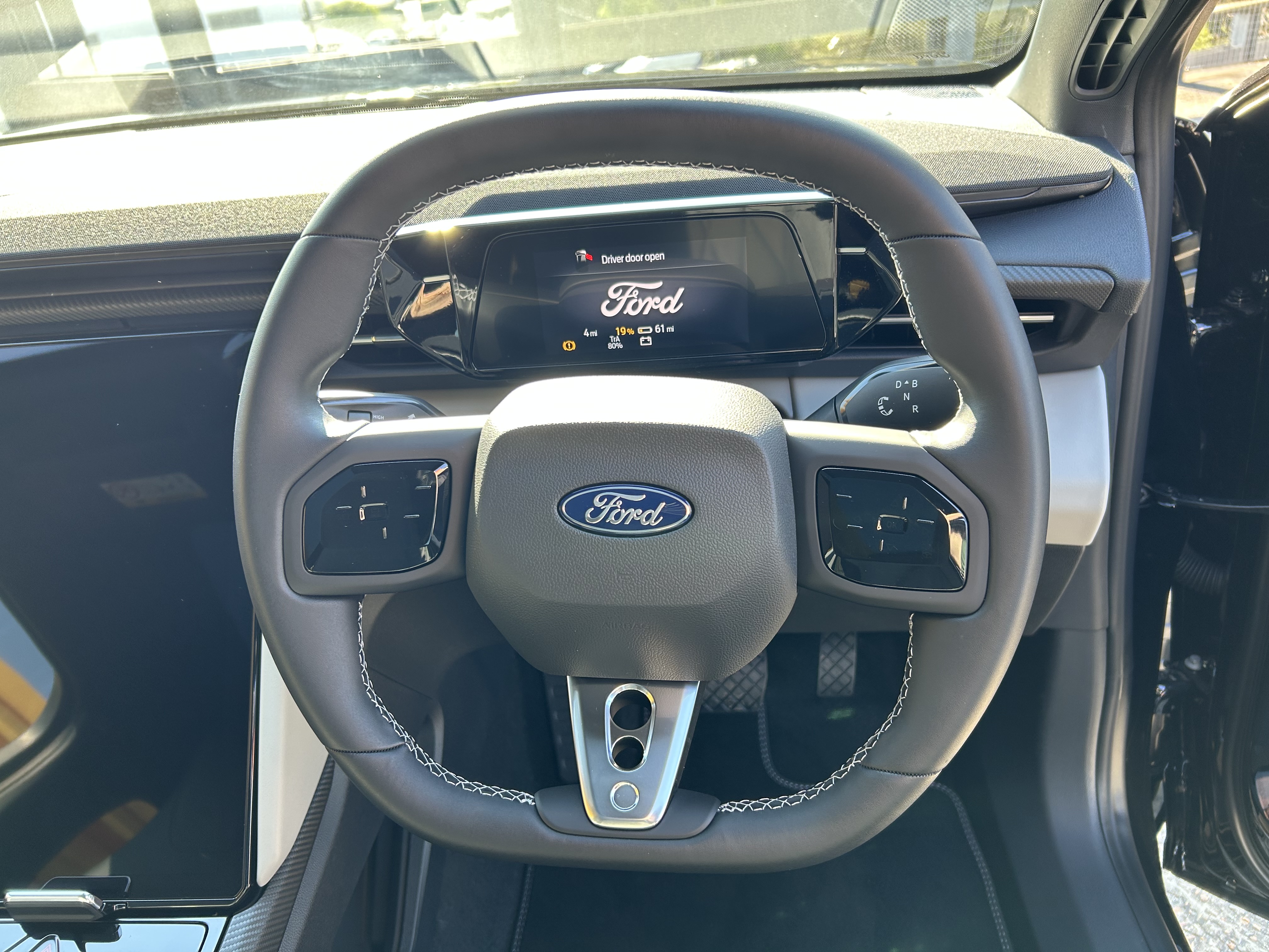 CAPRI PREMIUM 5 DOOR 77KWH EXTENDED RANGE RWD 1 SPEED AUTOMATIC