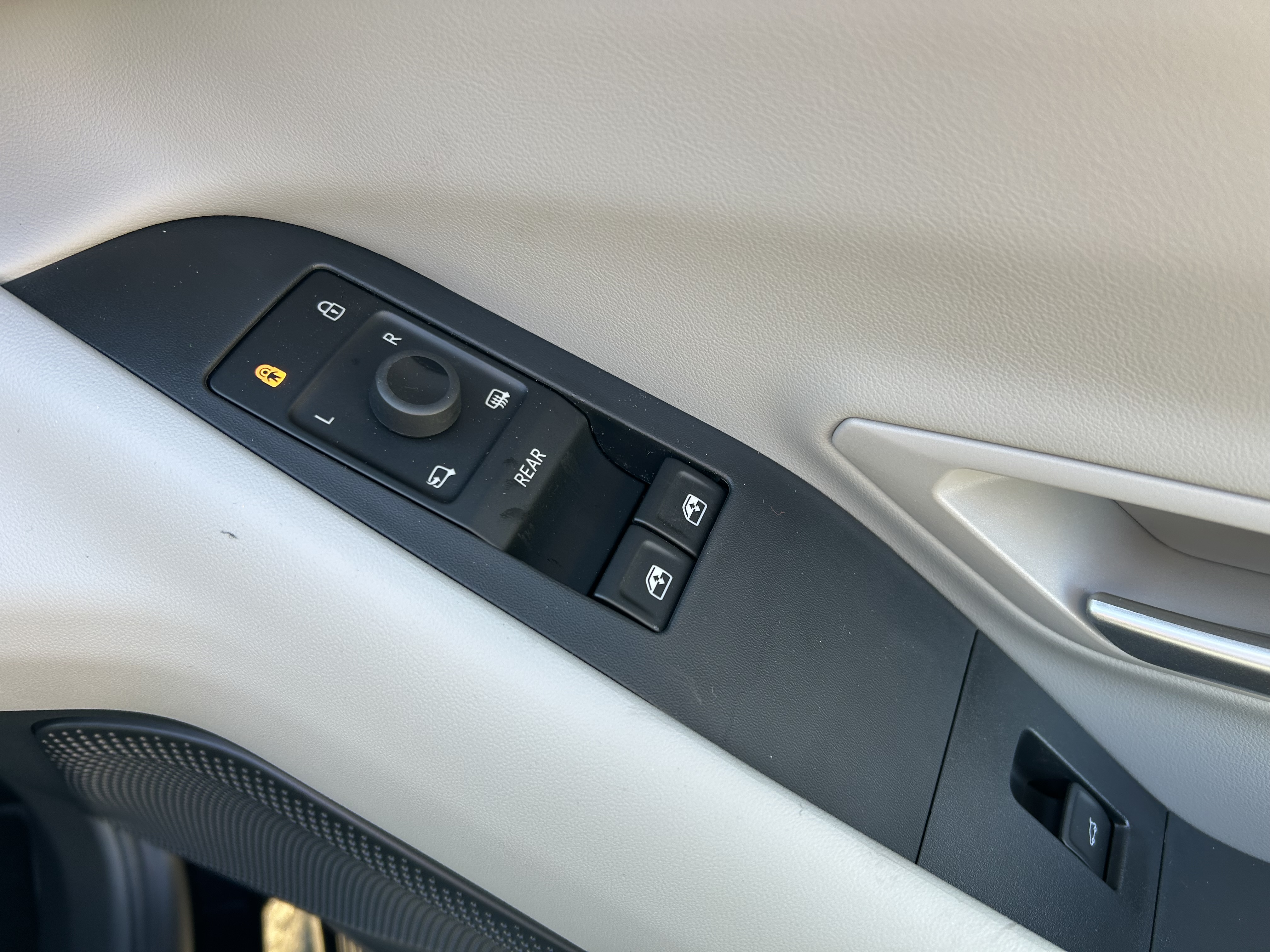 CAPRI PREMIUM 5 DOOR 77KWH EXTENDED RANGE RWD 1 SPEED AUTOMATIC