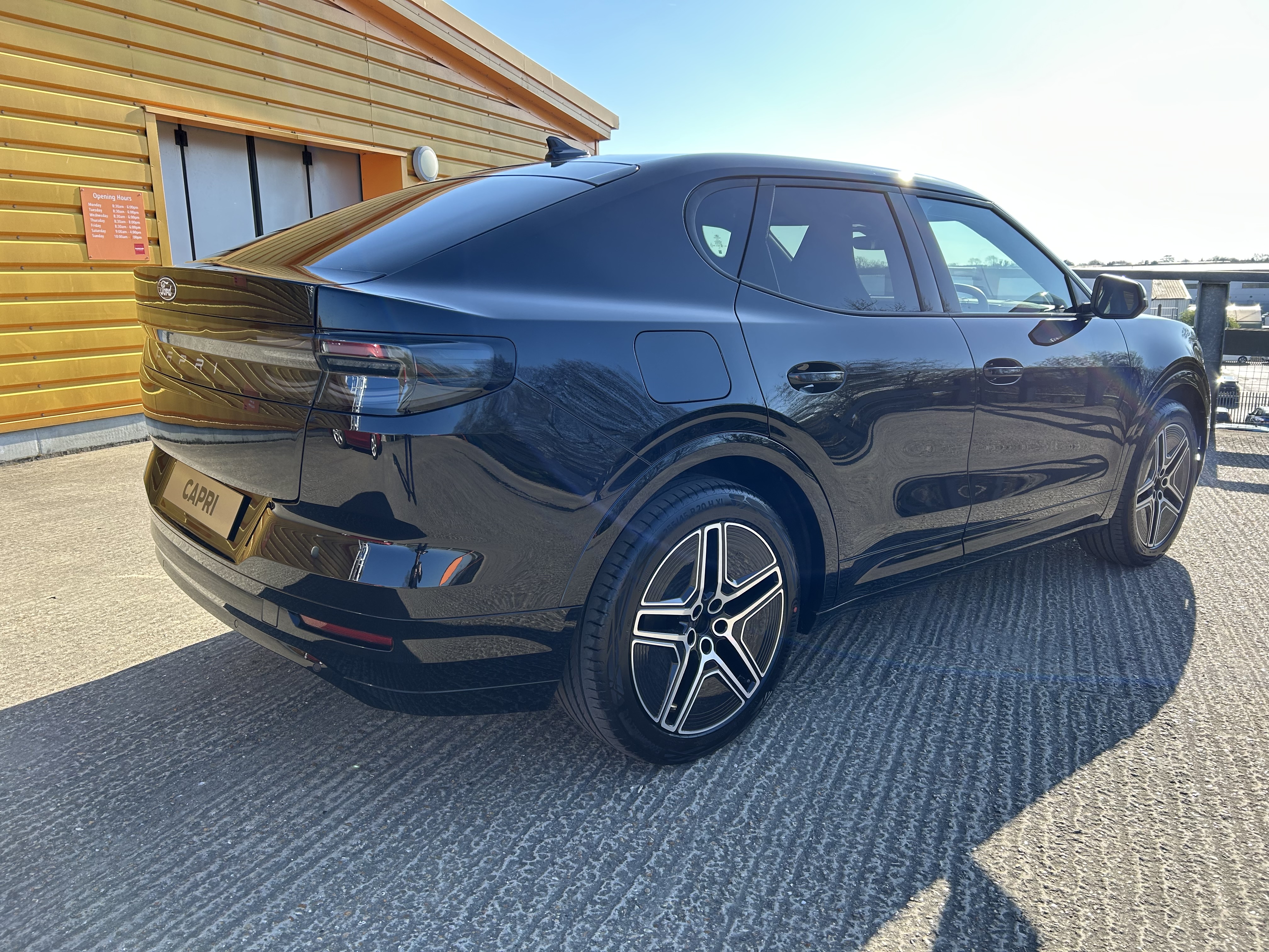 CAPRI PREMIUM 5 DOOR 77KWH EXTENDED RANGE RWD 1 SPEED AUTOMATIC