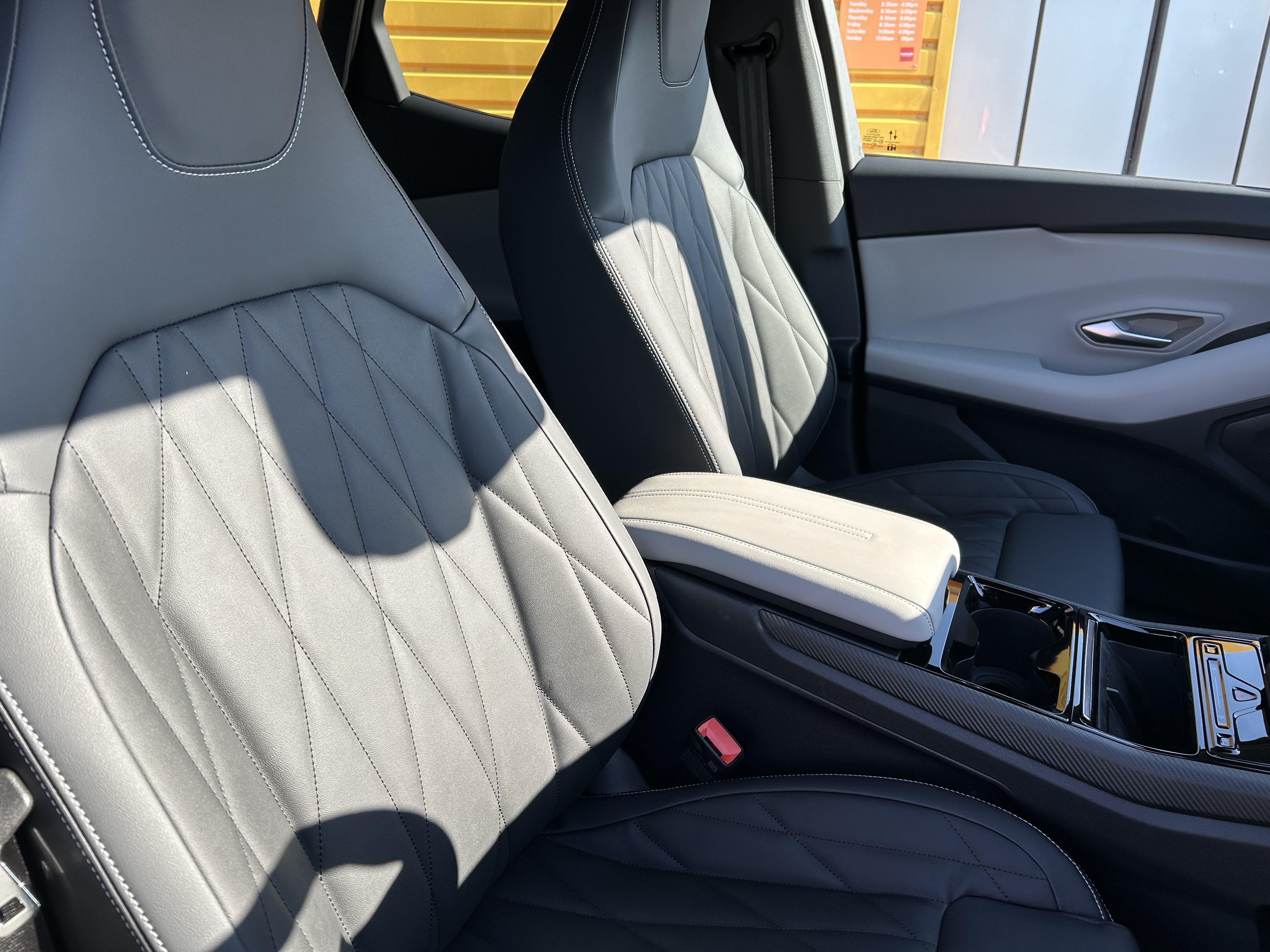 CAPRI PREMIUM 5 DOOR 77KWH EXTENDED RANGE RWD 1 SPEED AUTOMATIC