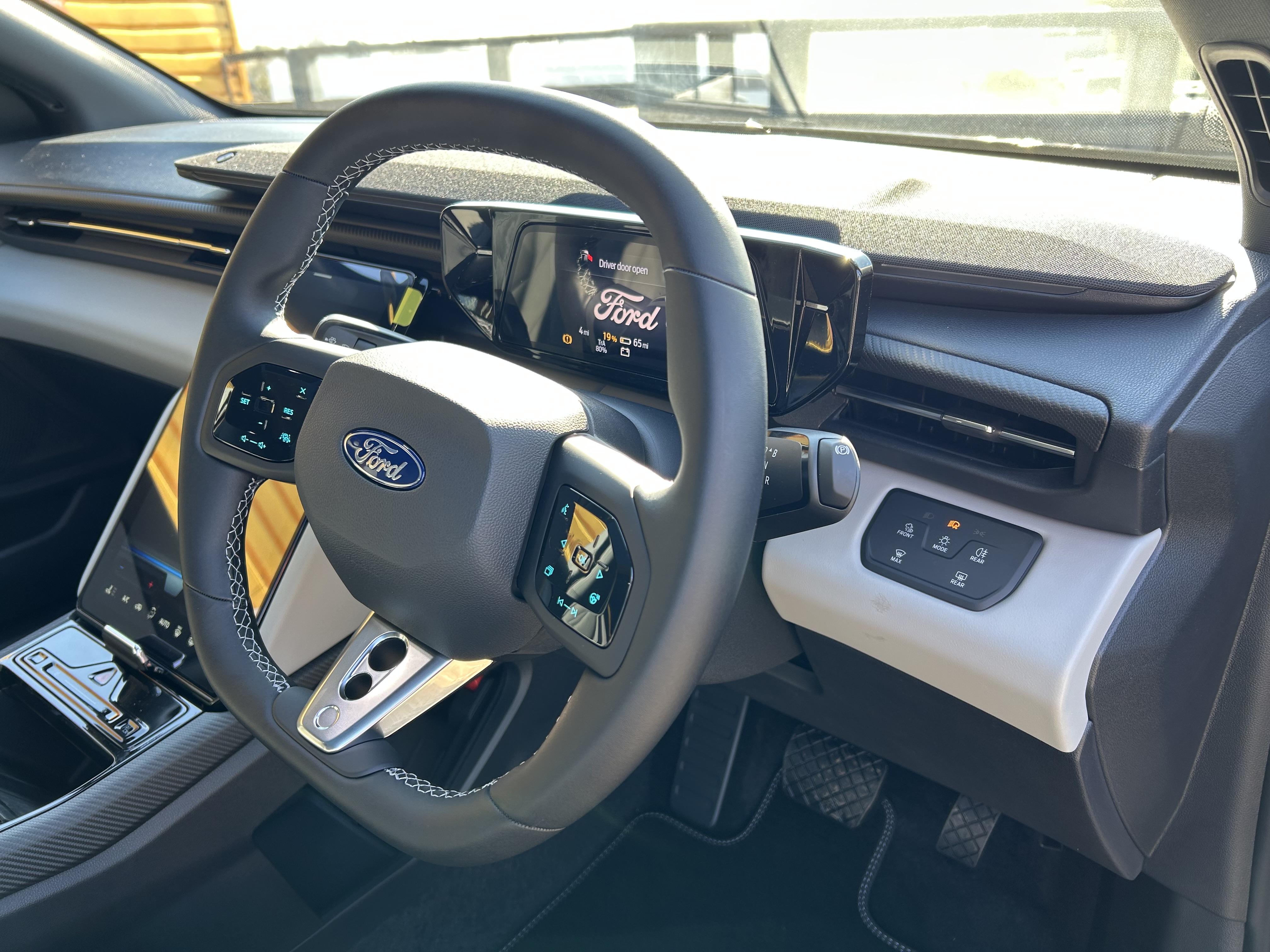 CAPRI PREMIUM 5 DOOR 77KWH EXTENDED RANGE RWD 1 SPEED AUTOMATIC