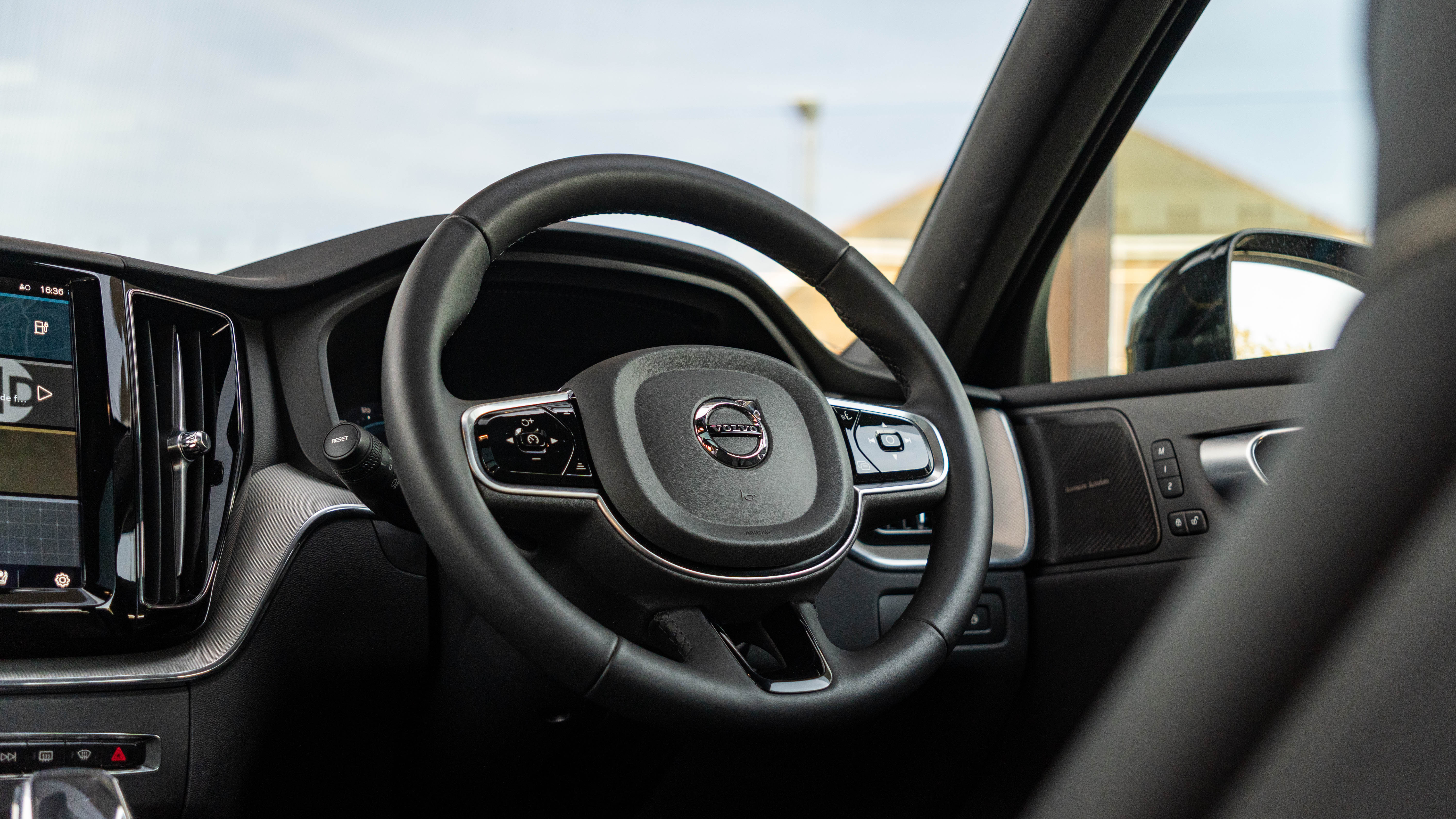 T6 350 RC PHEV DARK AWD GEARTRONIC