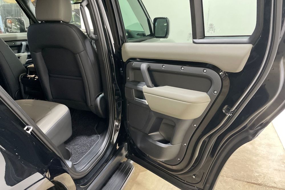 LAND ROVER DEFENDER