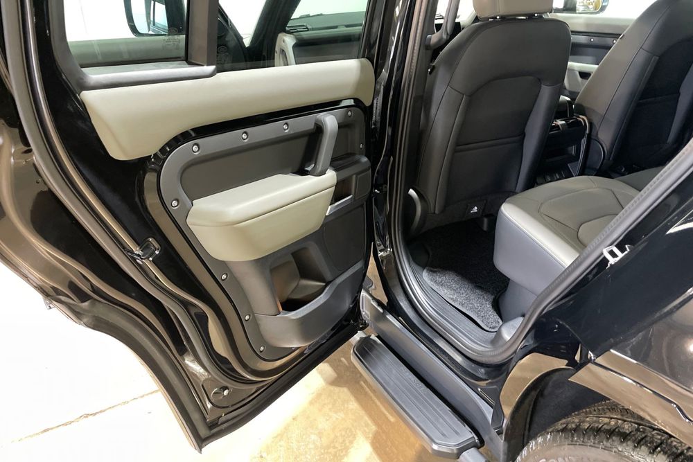 LAND ROVER DEFENDER