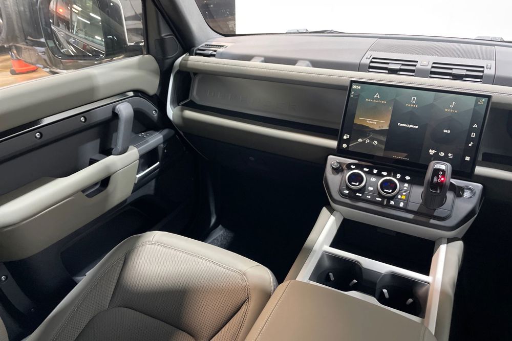 LAND ROVER DEFENDER