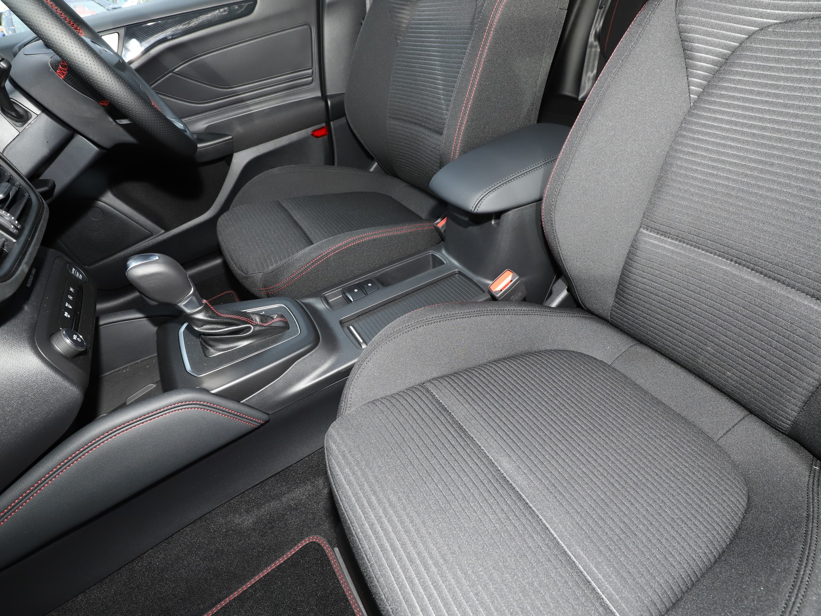 ECOBOOST HYBRID MHEV 155