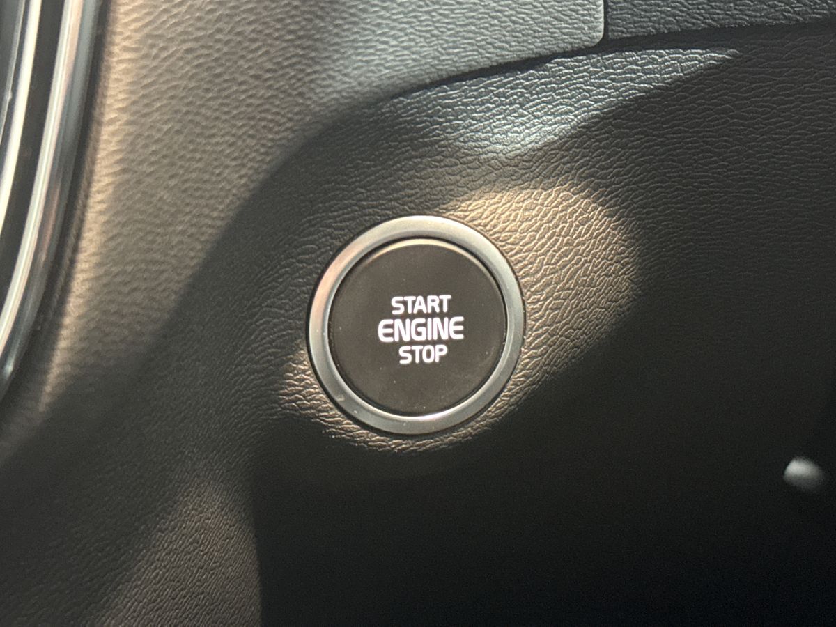 T4 RECHARGE PHEV DARK