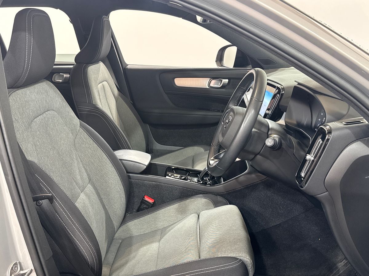 T4 RECHARGE PHEV DARK