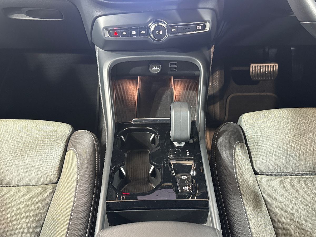 T4 RECHARGE PHEV DARK