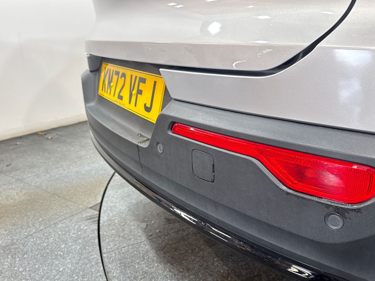 T4 RECHARGE PHEV DARK