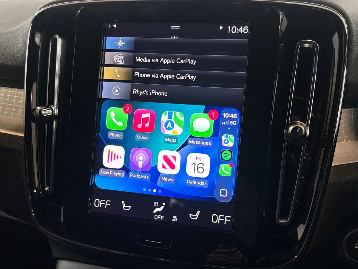 T4 RECHARGE PHEV DARK