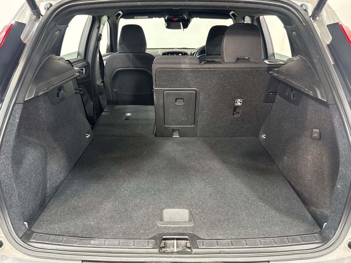 T4 RECHARGE PHEV DARK