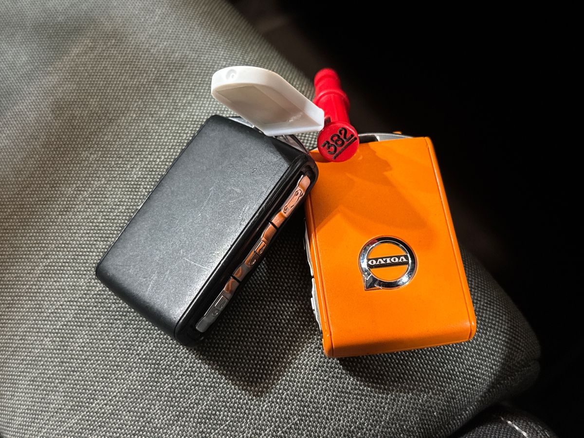 T4 RECHARGE PHEV DARK