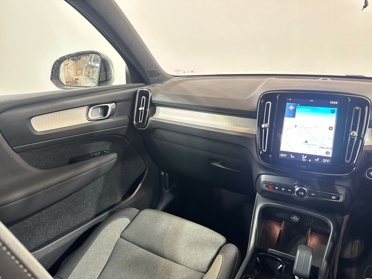 T4 RECHARGE PHEV DARK