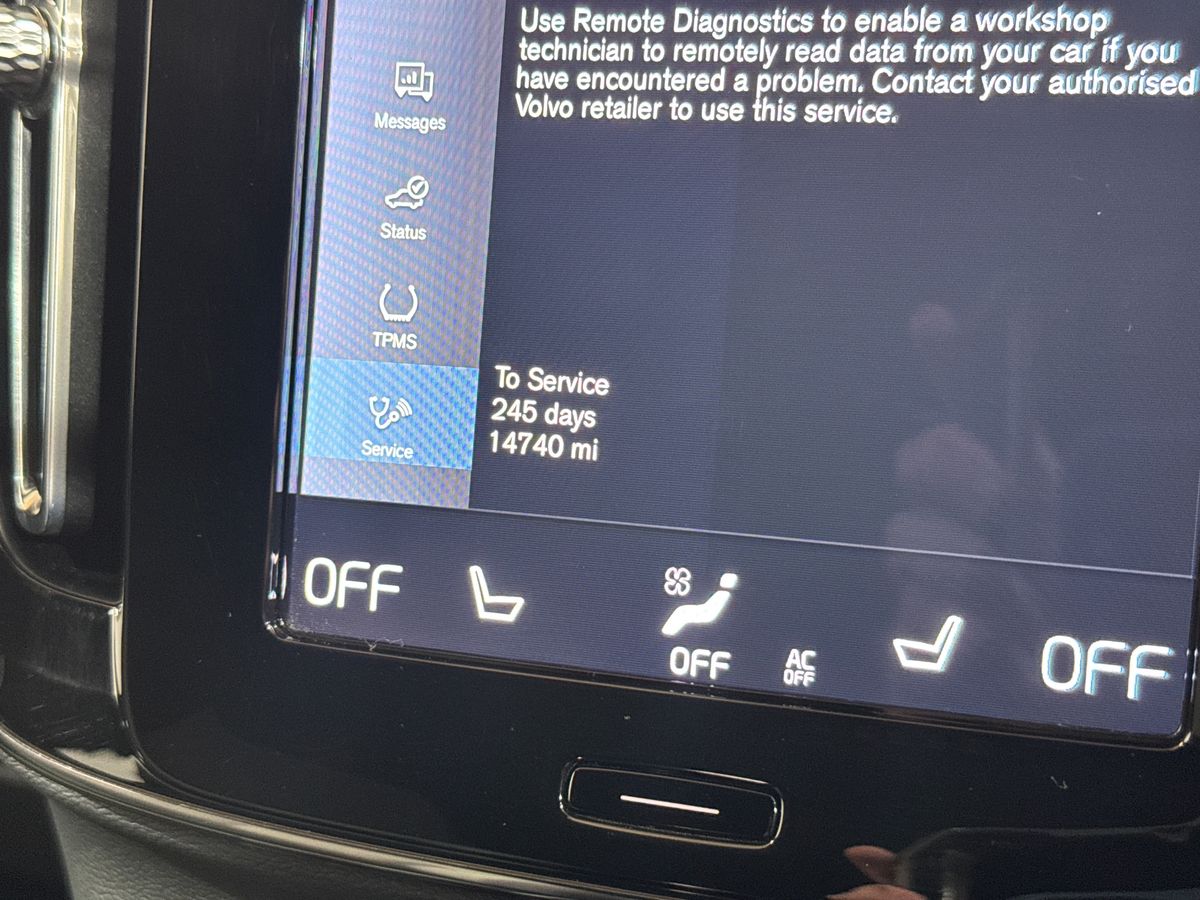 T4 RECHARGE PHEV DARK